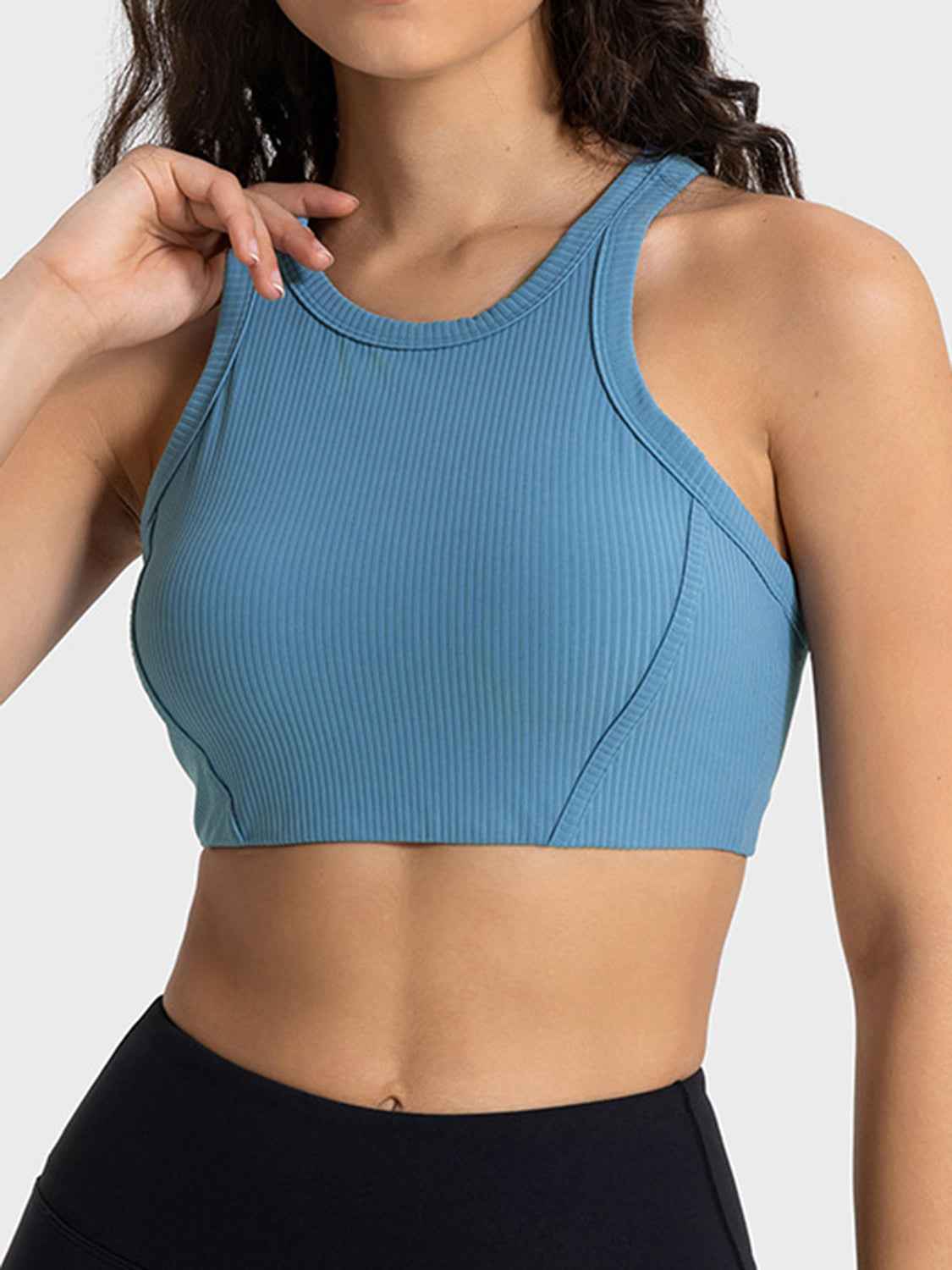 Top deportivo corto con tirantes anchos Millennia