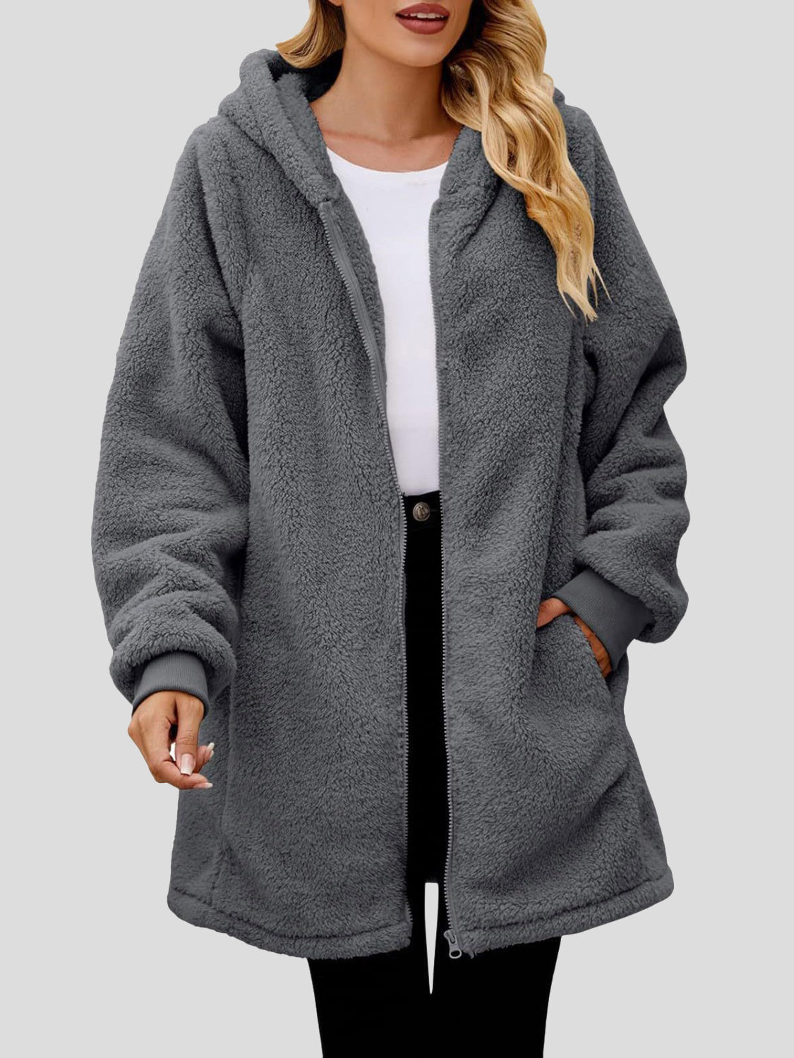 Chaqueta con capucha, manga larga y cremallera, con bolsillos afelpados