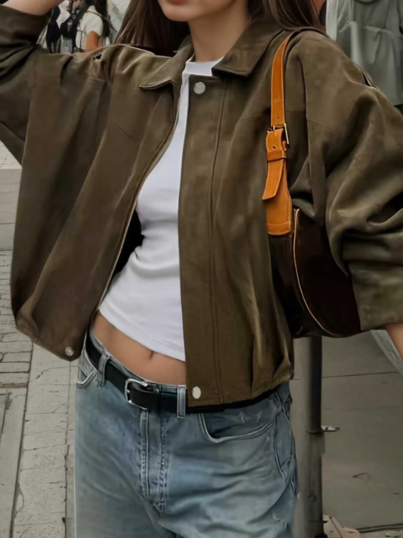 Chaqueta bomber corta de gamuza tallas grandes. Ver la tabla de tallas en "más detalles".