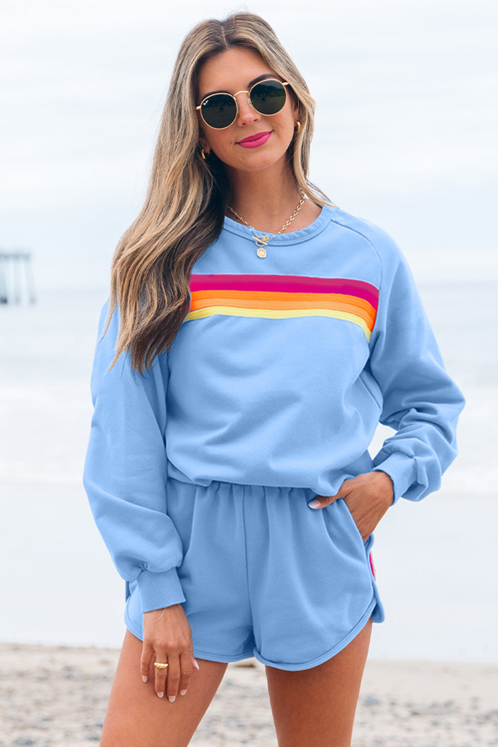 Conjunto informal de dos piezas de jersey y shorts en azul claro con detalles