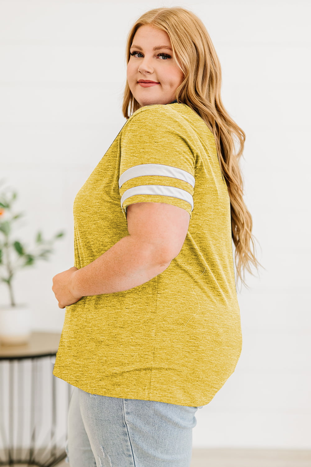 Camiseta de talla grande con cuello de pico a rayas. Consulta la tabla de tallas en "más detalles"
