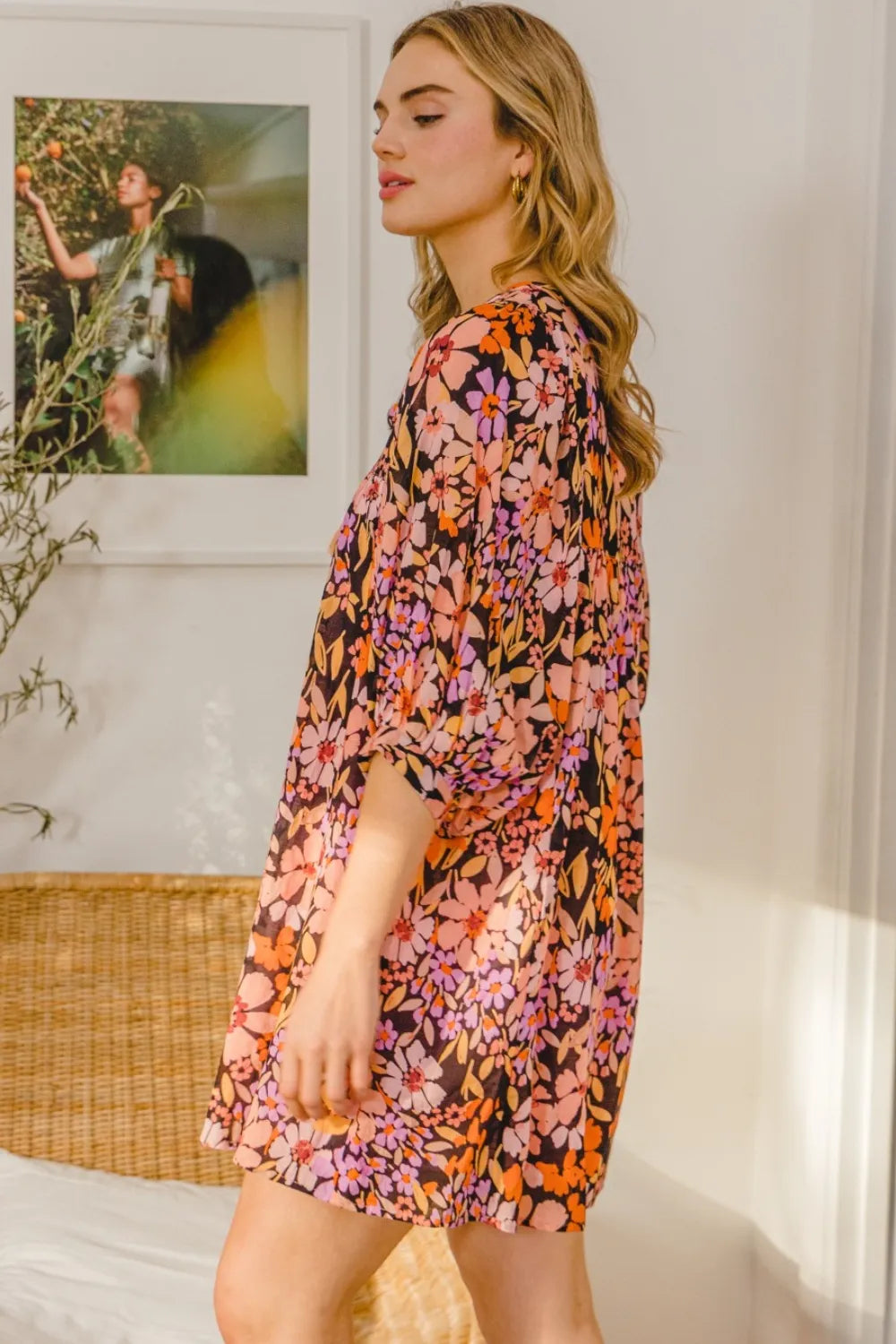 Minivestido ODDI floral con cuello anudado de talla completa