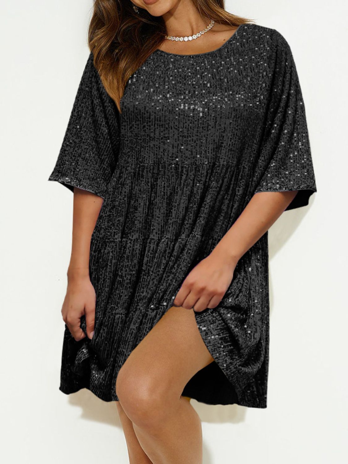 Minivestido de lentejuelas de cuello redondo y manga corta