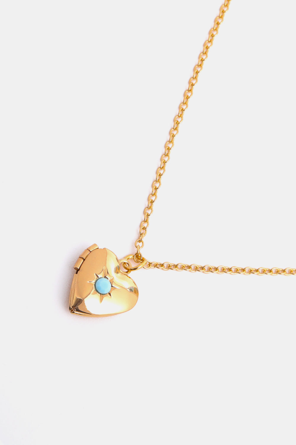 Collar con colgante de circonita en forma de corazón y chapado en oro de 14 quilates