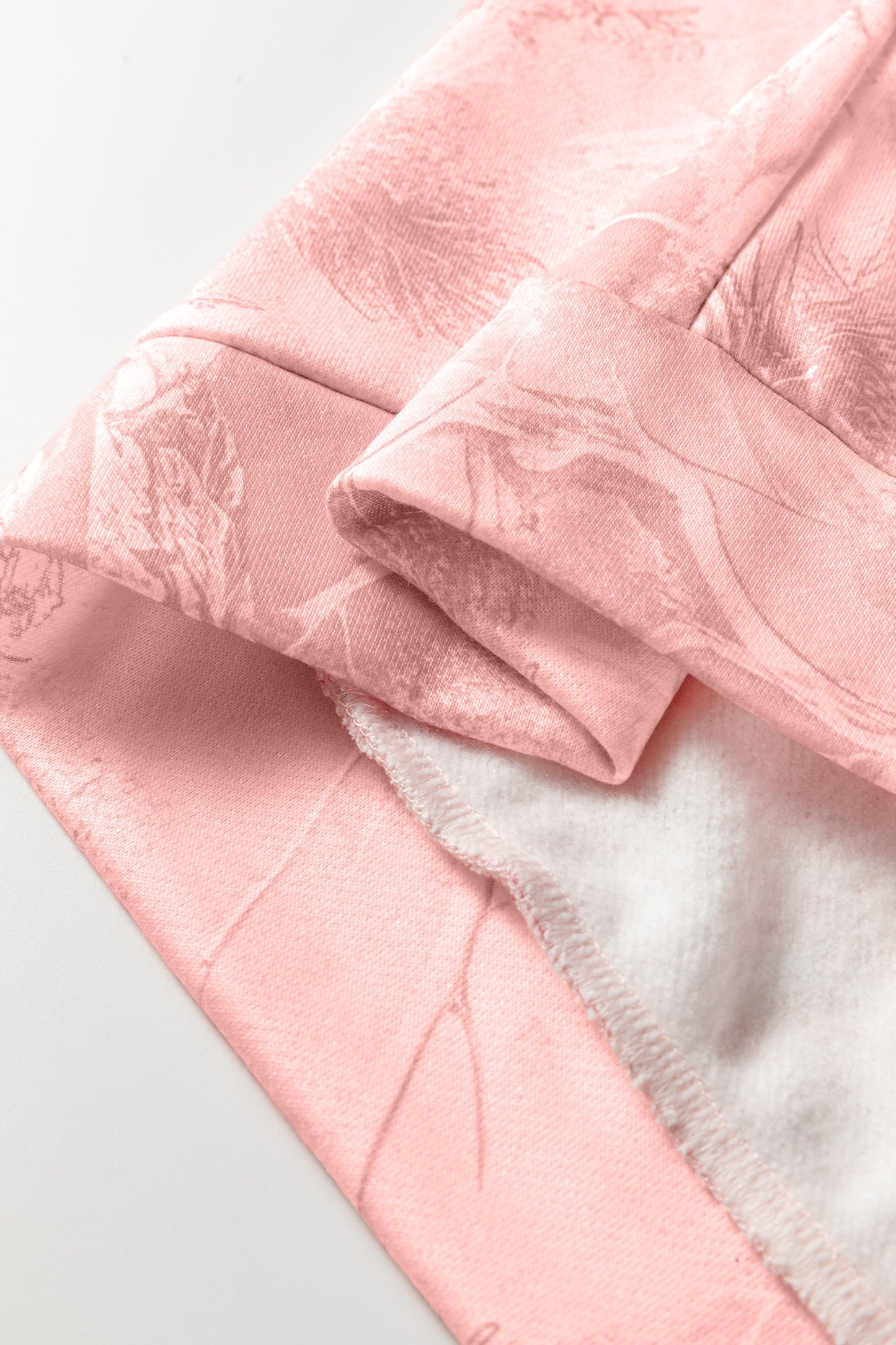 Sudadera con capucha deportiva extragrande con estampado de camuflaje Woodland rosa claro