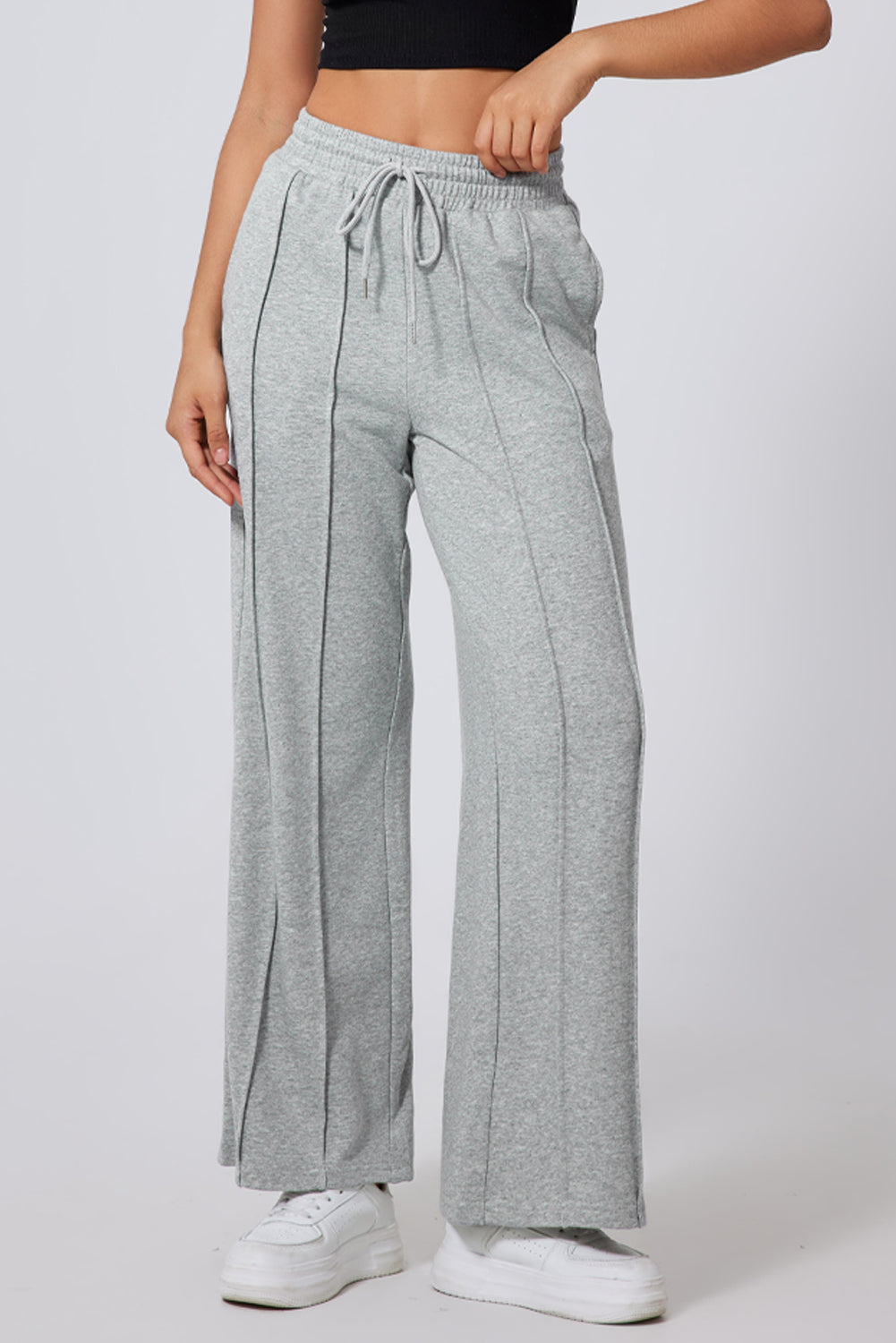 Pantalón de chándal gris de pernera ancha, talle alto, con cordón y costuras