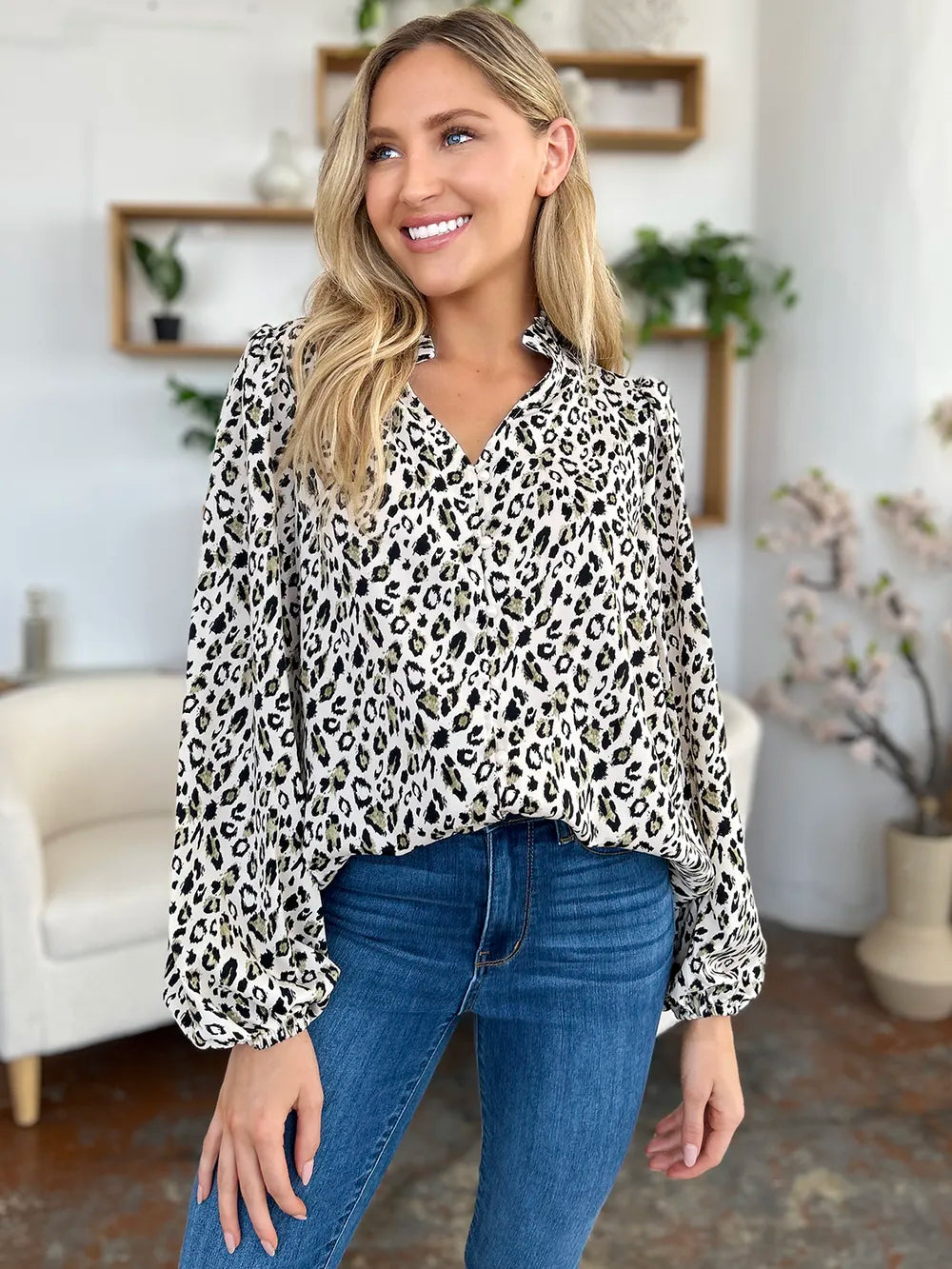 Blusa de manga larga con estampado de leopardo Double Take talla completa