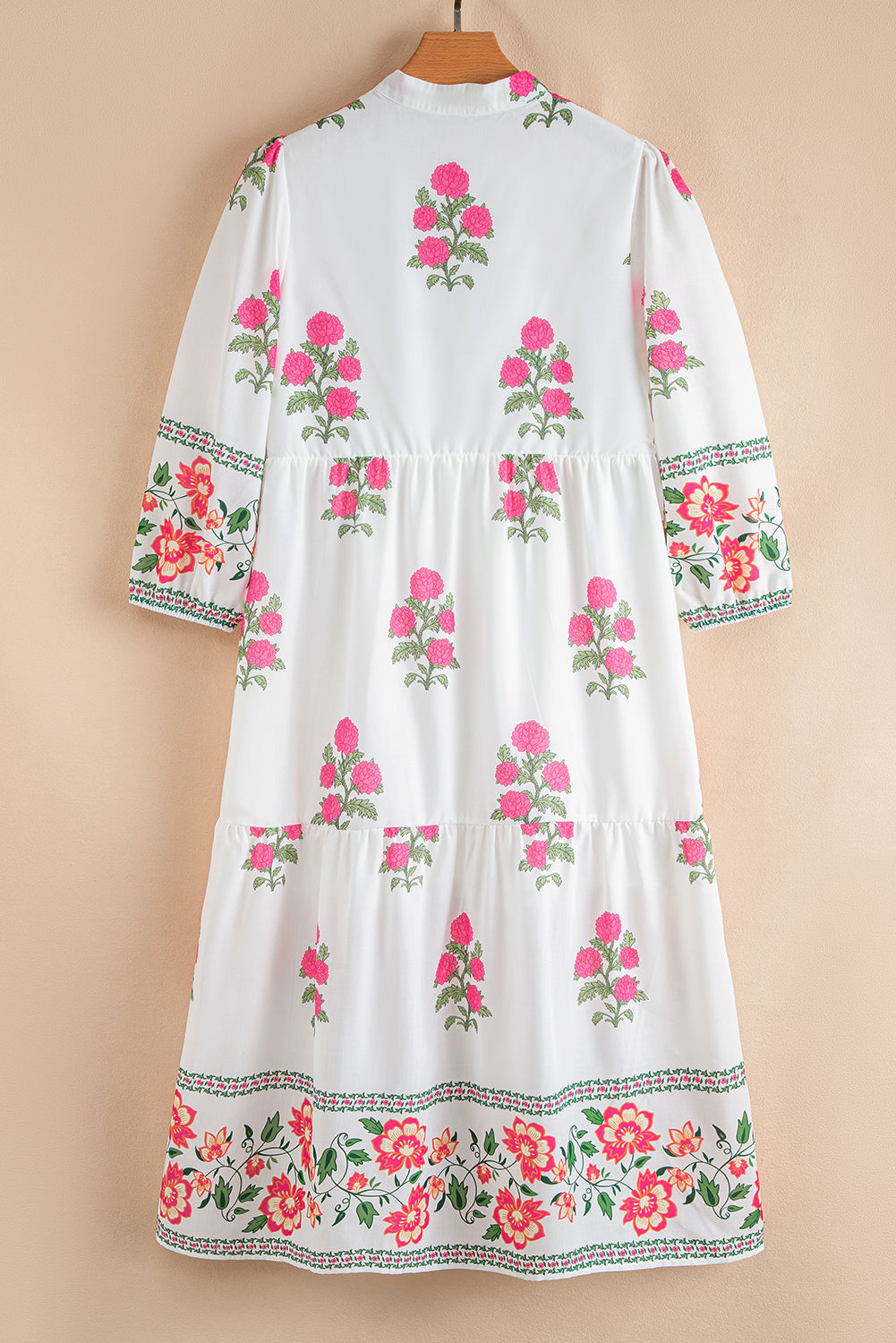 Vestido maxi con estampado floral blanco, cuello mandarín de medio botón y manga 3/4