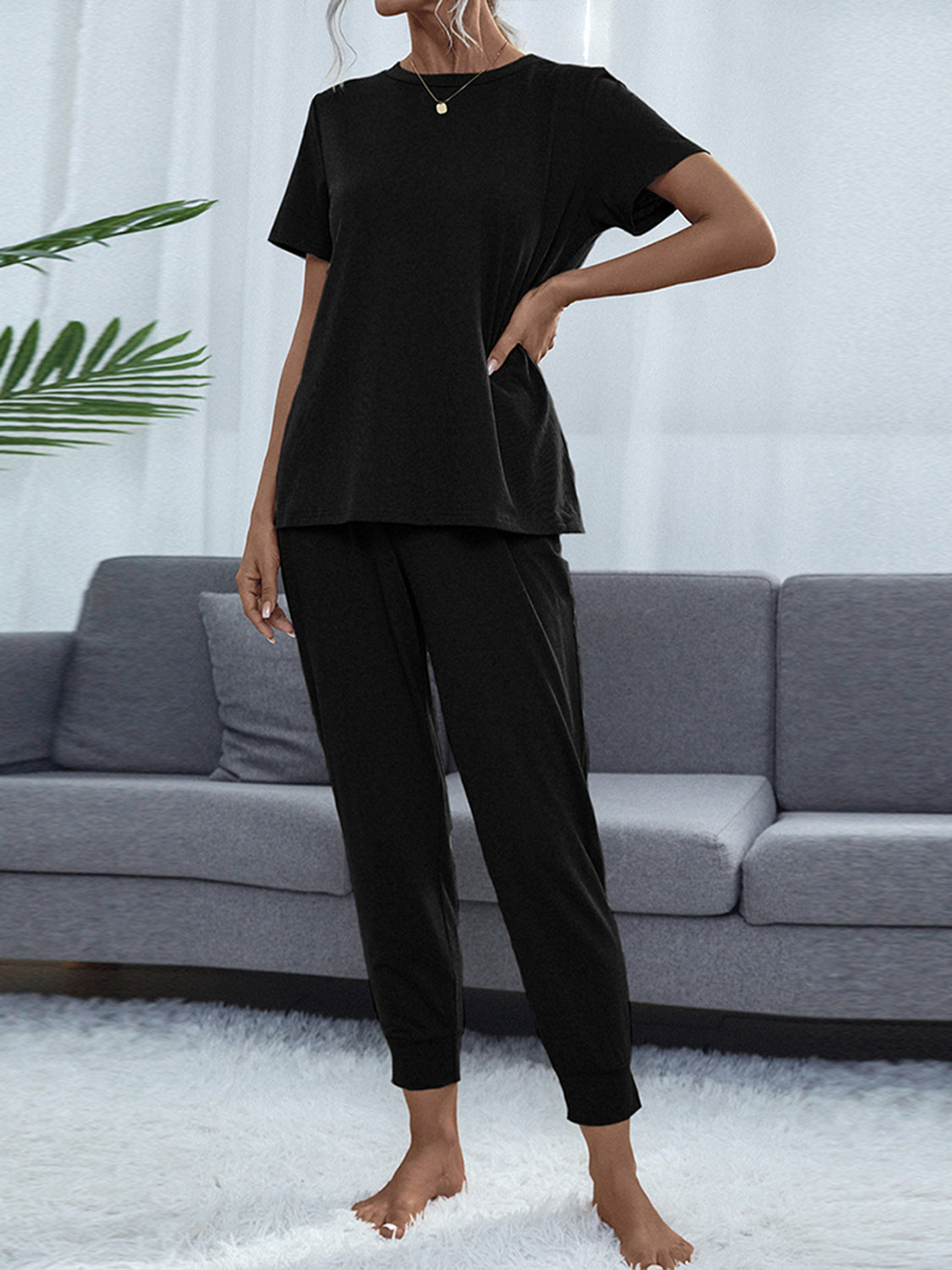 Conjunto de top y pantalón de manga corta con cuello redondo brillante