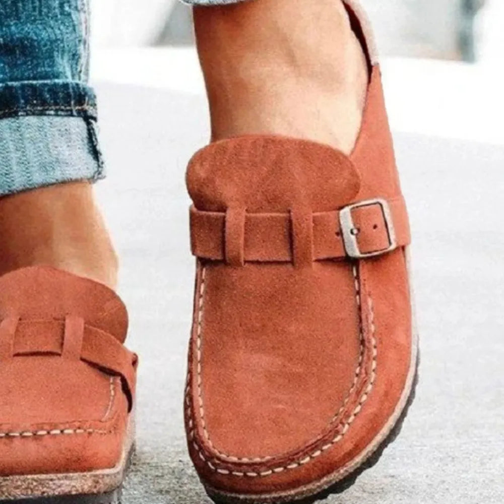 Mocasines con hebilla de tacón bajo y punta redonda
