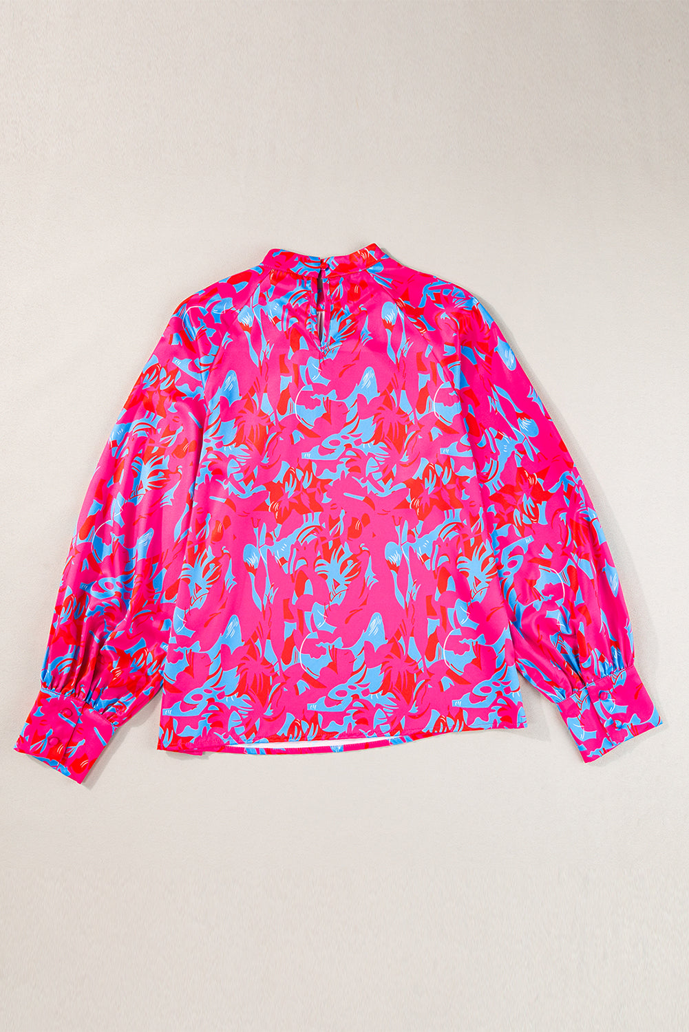 Blusa morada con estampado, mangas abullonadas y cuello alto