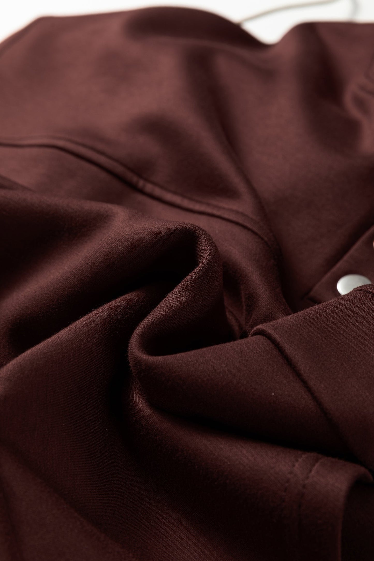 Conjunto de 2 piezas de Sudadera Corta con Capucha, Cordón, Botones y Jogger color café de achicoria