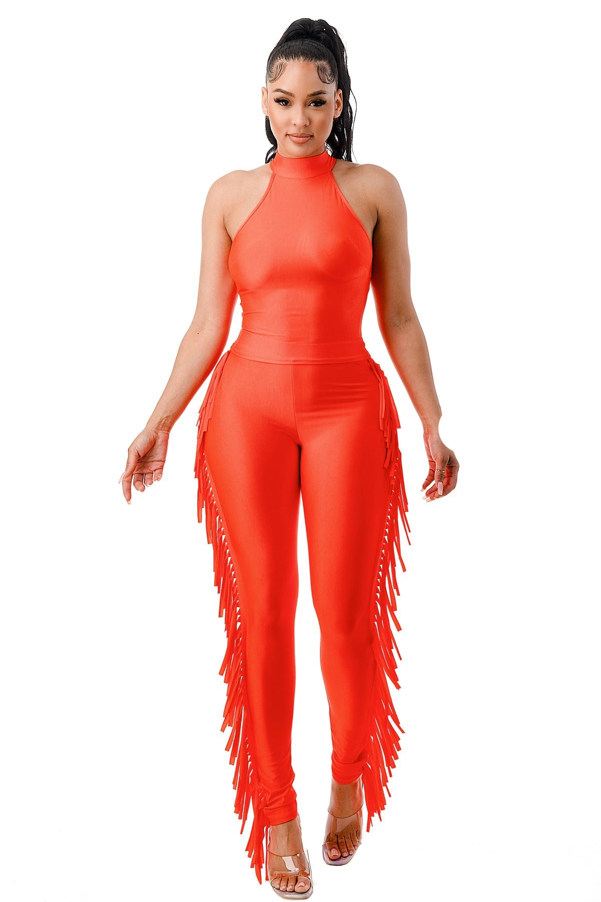 Conjunto de top corto sin mangas de cuello simulado y pantalones con flecos laterales