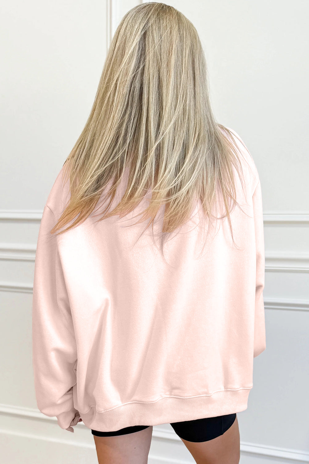 Sudadera extragrande de cuello alto rosa brillante con bordado "Blessed"