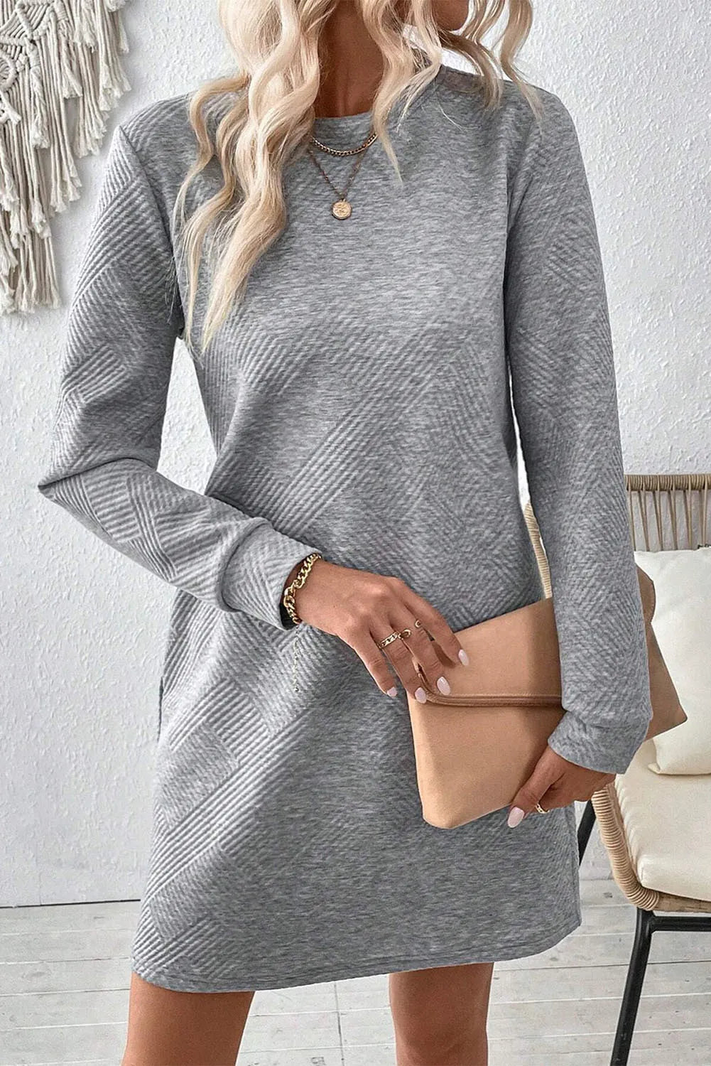 Minivestido de manga larga con cuello redondo y textura