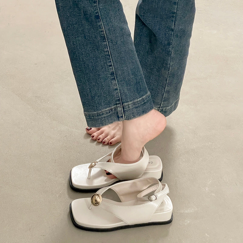 Retro Metal Buckle Thong Roman Sandals Women 2026 Summer New Fashion Square Toe Flat Wedge Heel Versatile Beach Shoes