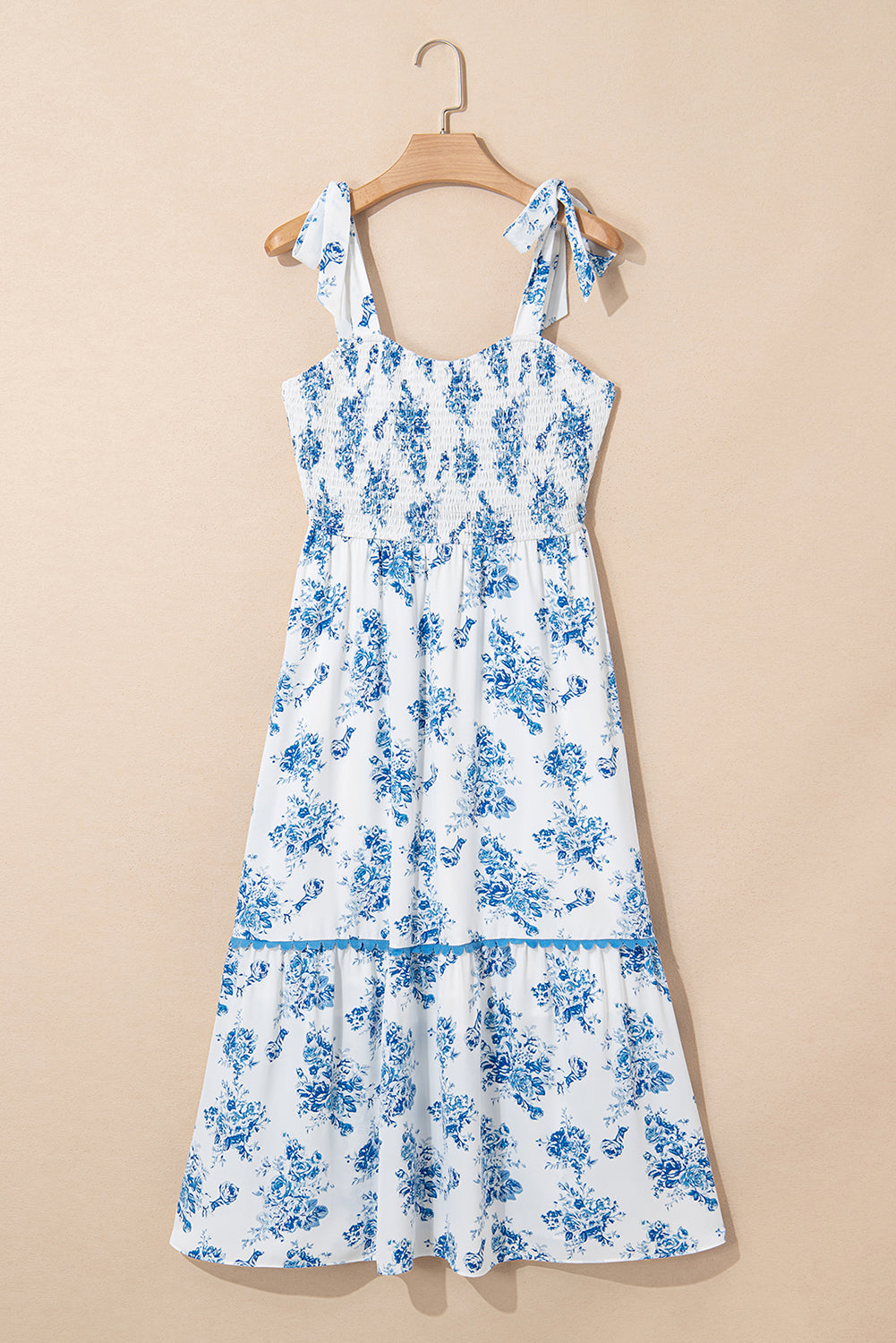 Vestido largo sin mangas con nudo en los hombros, fruncido y estampado floral azul cielo