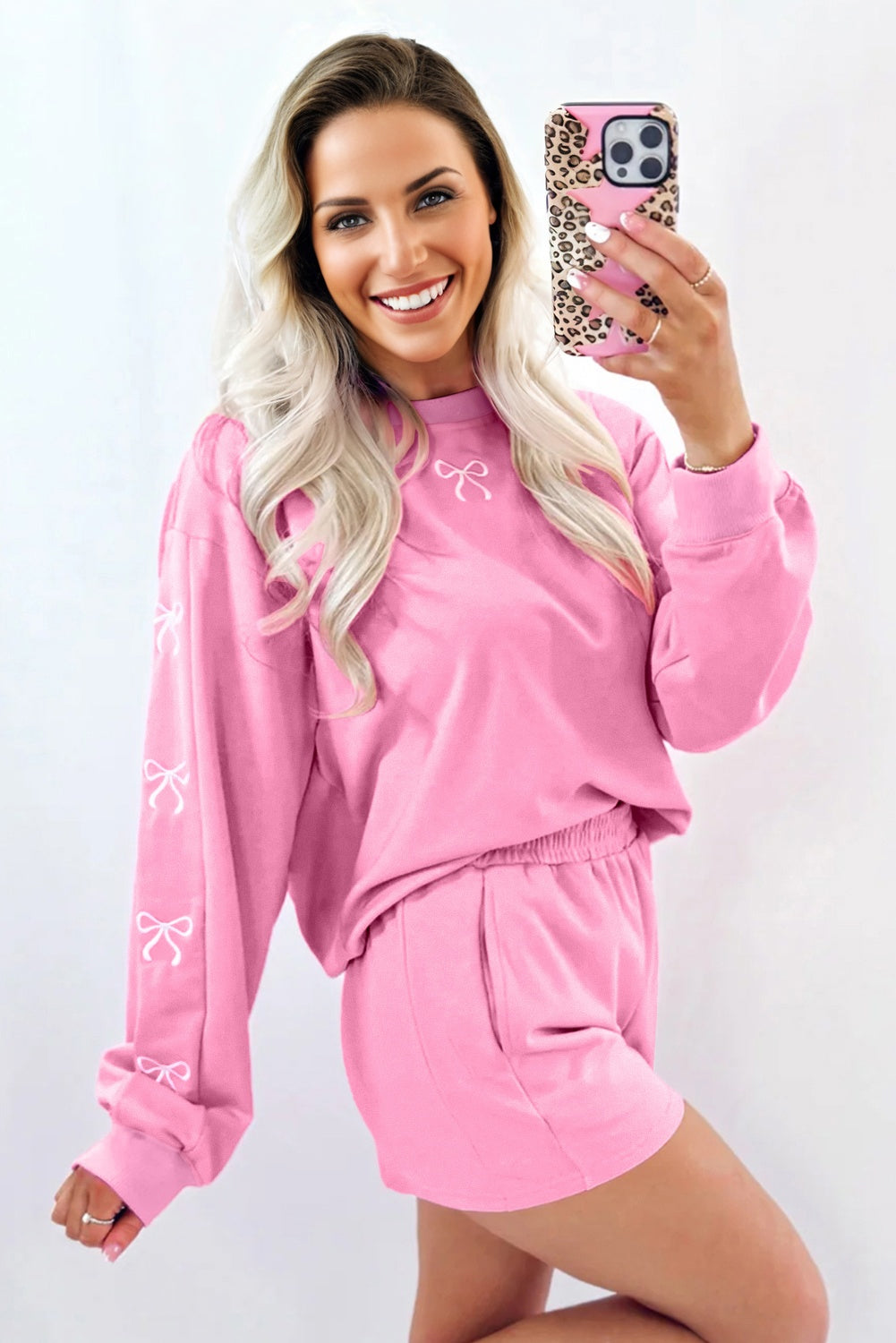Conjunto de 2 piezas de short rosa sobre y mangas abullonadas con detalle bordado de lazo y jersey