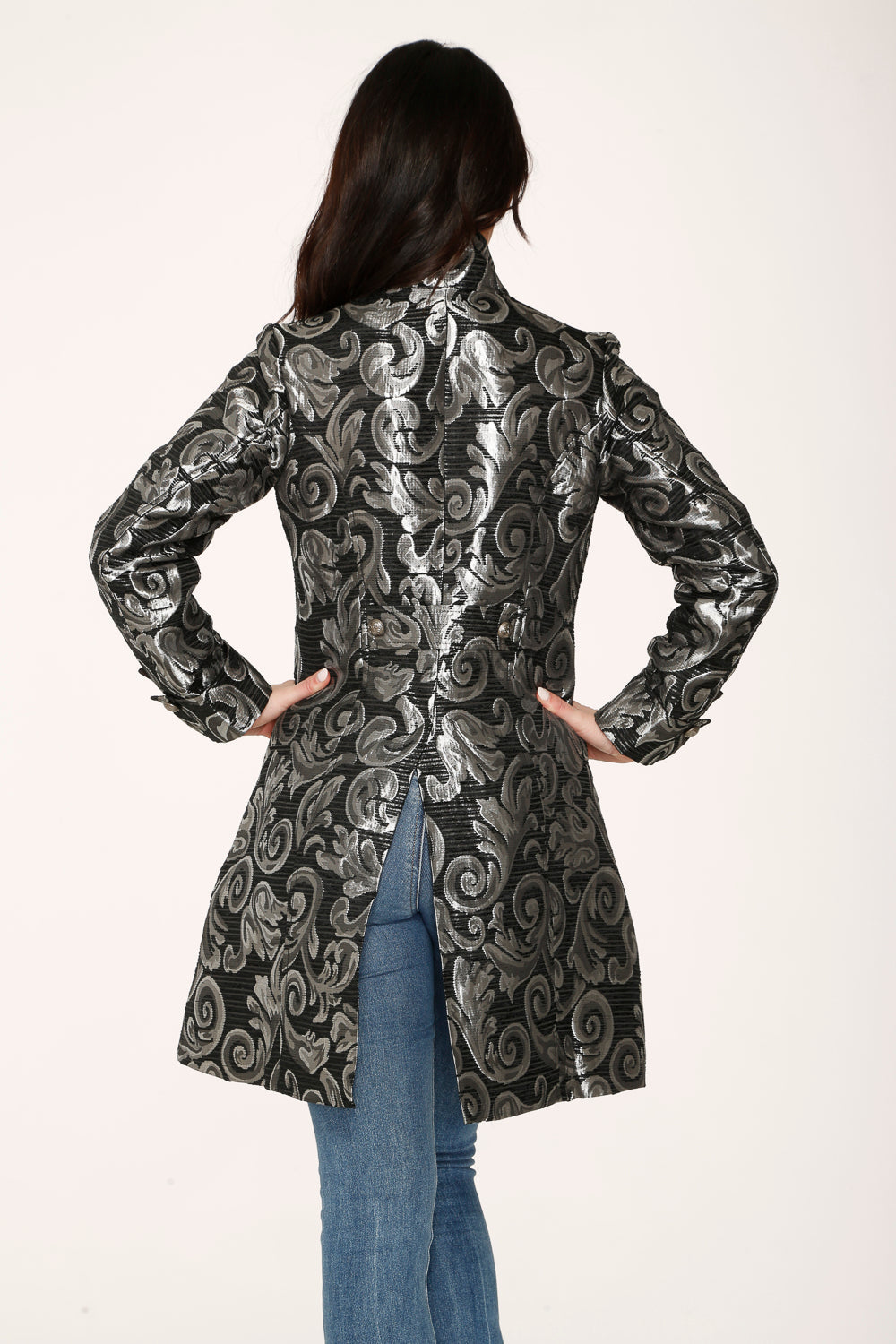 34652 Abrigo de brocado plateado para mujer