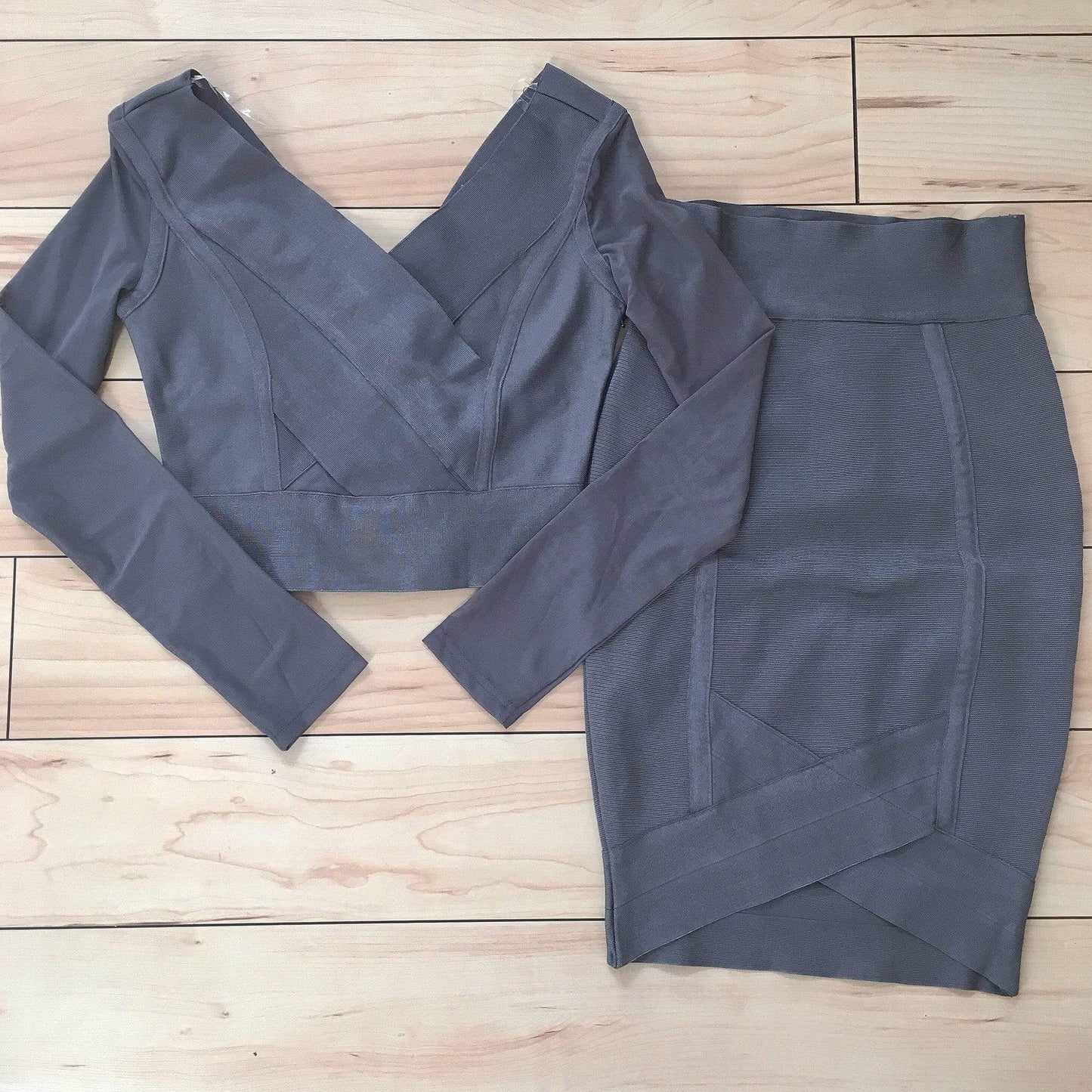 Conjunto de dos piezas de vendaje con cuello en V y manga larga