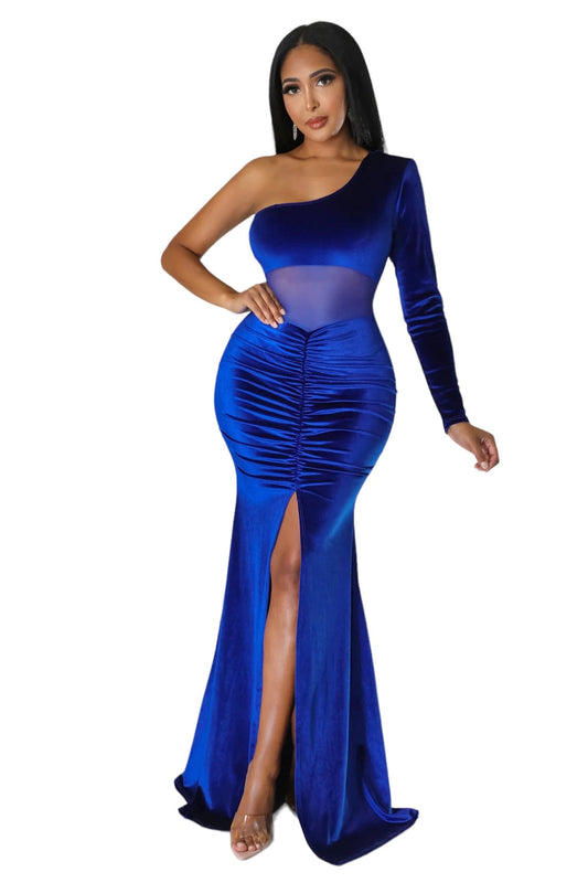 Vestido de cóctel de terciopelo con un solo hombro