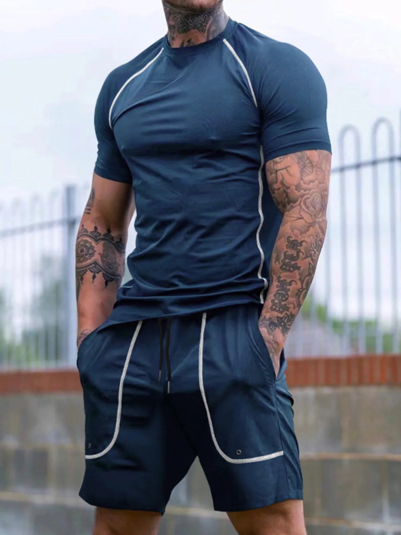 Conjunto Cómodo de 2 Piezas para Hombre: Camiseta con Bolsillo y Pantalones Cortos