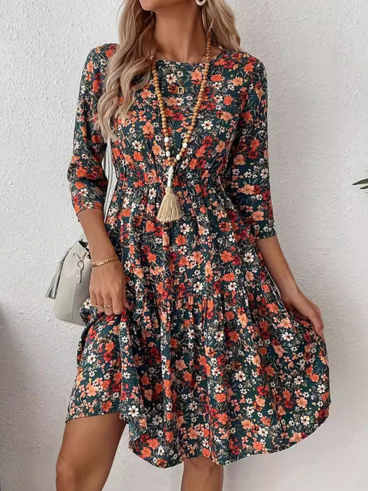 Vestido floral de cuello redondo con volantes