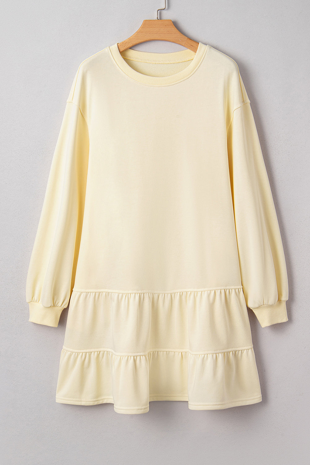 Minivestido suelto de manga larga con dobladillo con volantes de dos capas en color beige