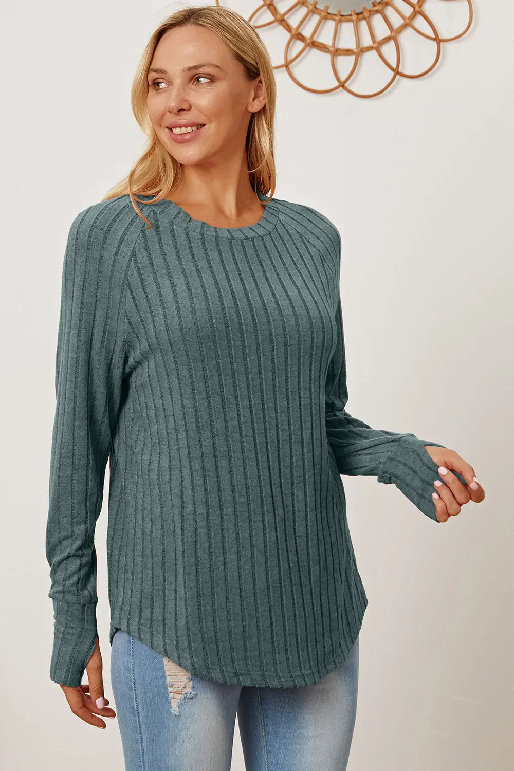 Camiseta básica de canalé con manga de orificio para pulgar y de talla completa para mujer