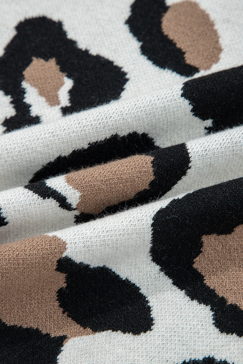 Suéter Jet Stream de punto con estampado de leopardo, bloques de color y mangas patchwork con cuello de pico