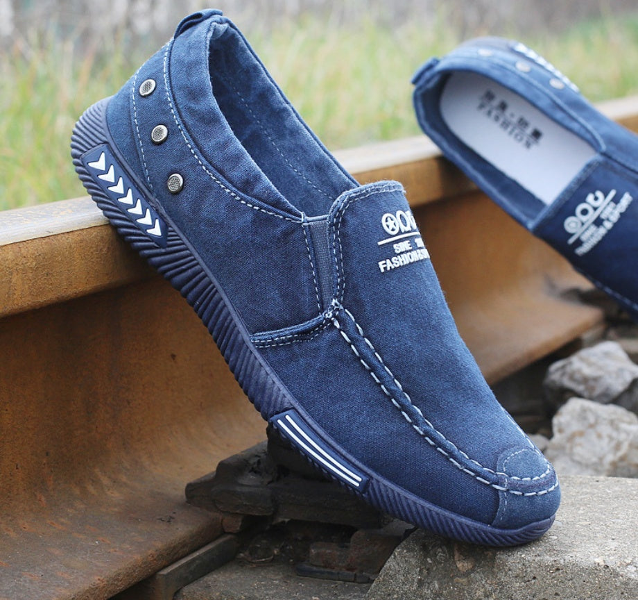 Men's canvas shoes with a pedal