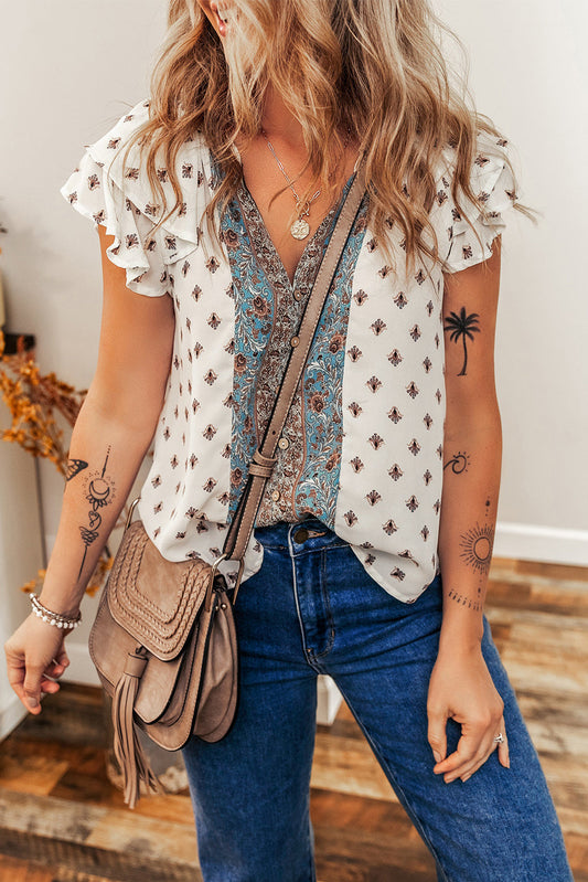 Blusa Abotonada Escalonada con Volantes en las Mangas y Cuello en V con Estampado Boho Blanca