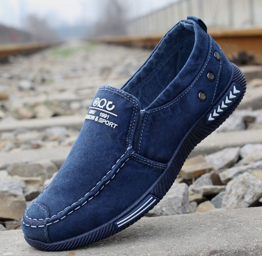 Men's canvas shoes with a pedal