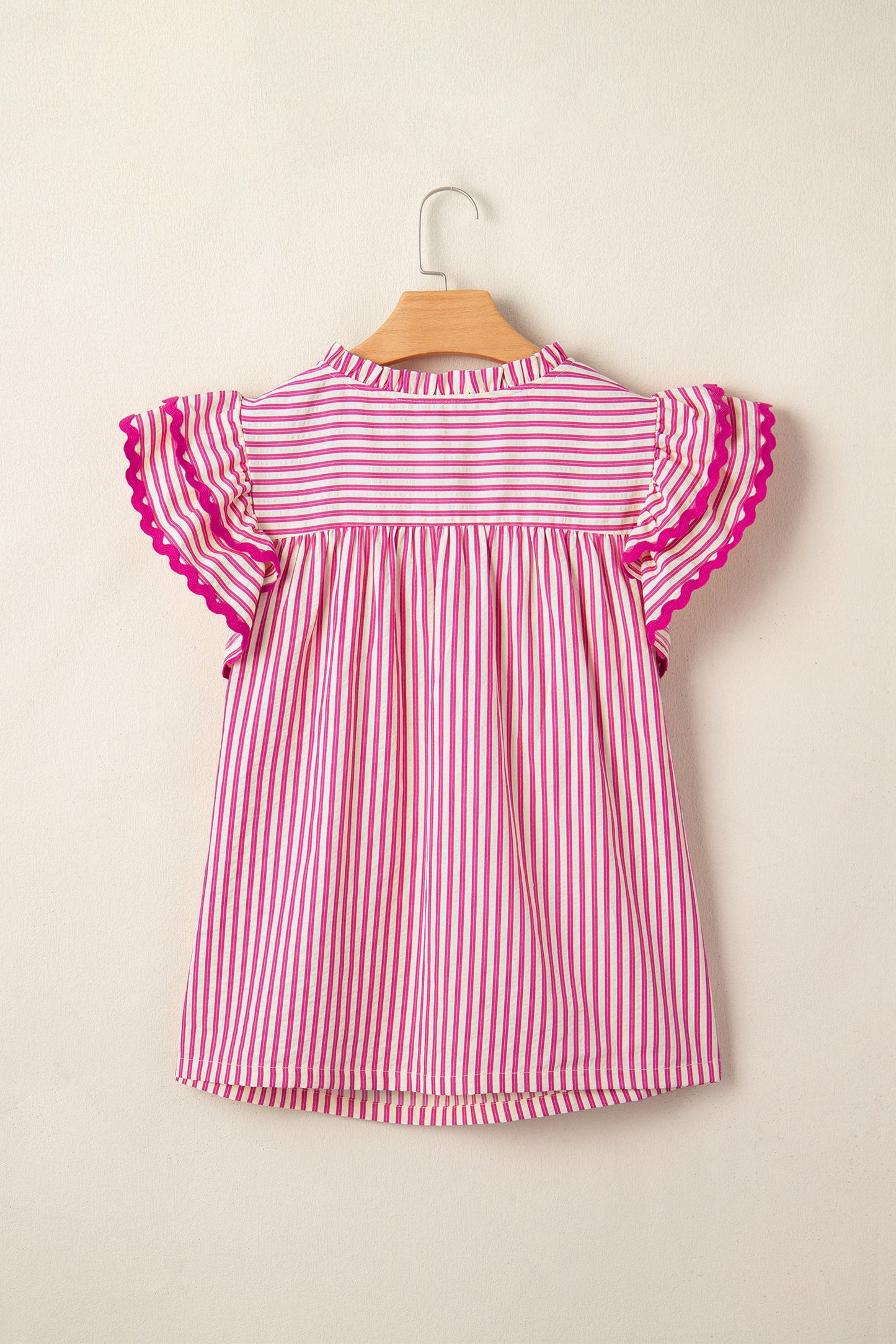 Blusa de manga corta con volantes y canesú fruncido a rayas de rosas