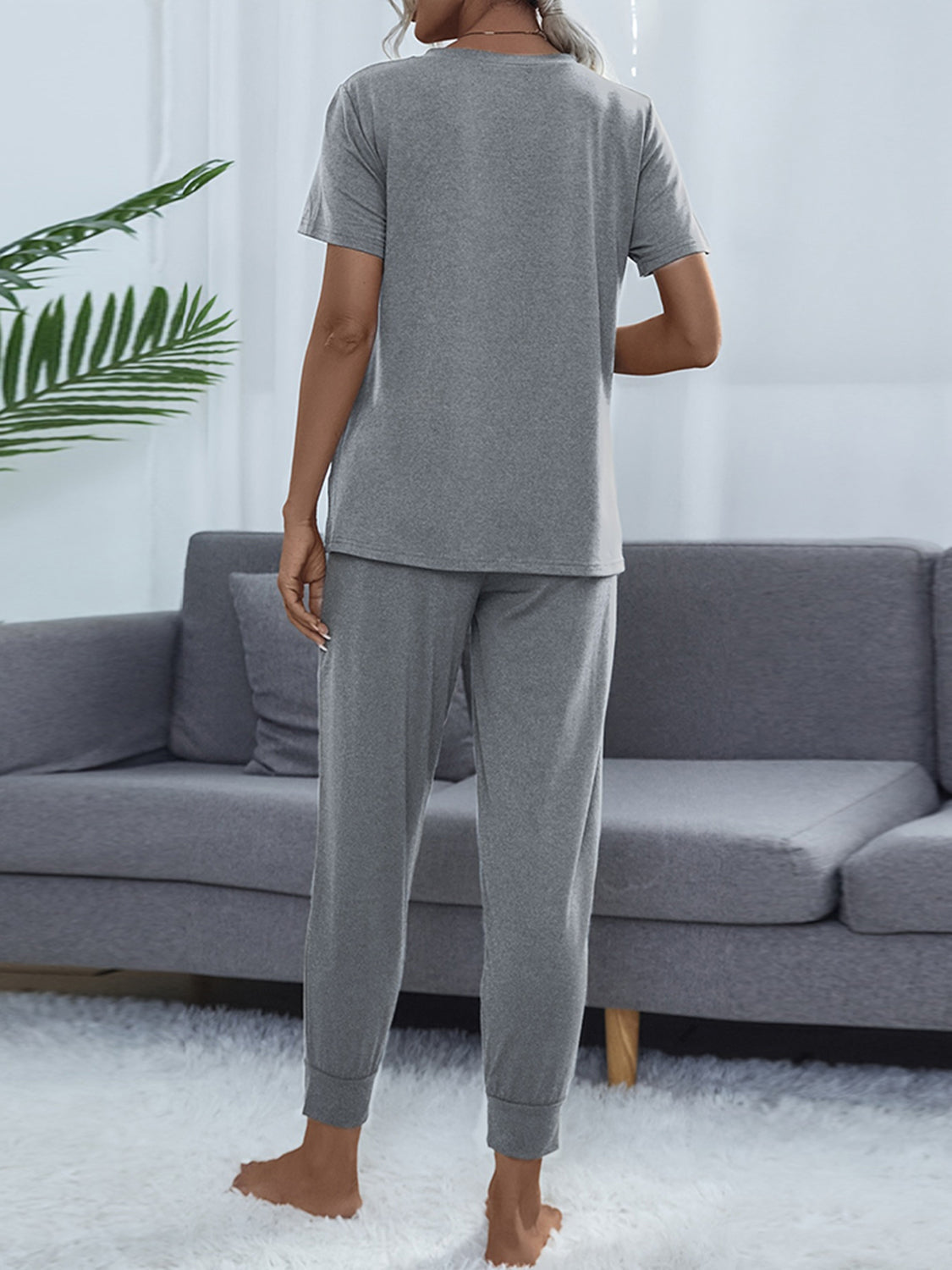 Conjunto de top y pantalón de manga corta con cuello redondo brillante