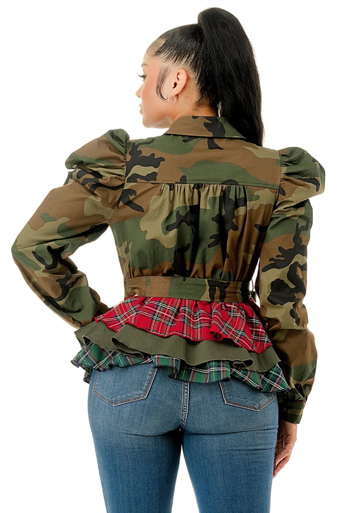 Chaqueta con cordones en la cintura, parches, volantes, peplum y capas de manga larga con estampado de camuflaje