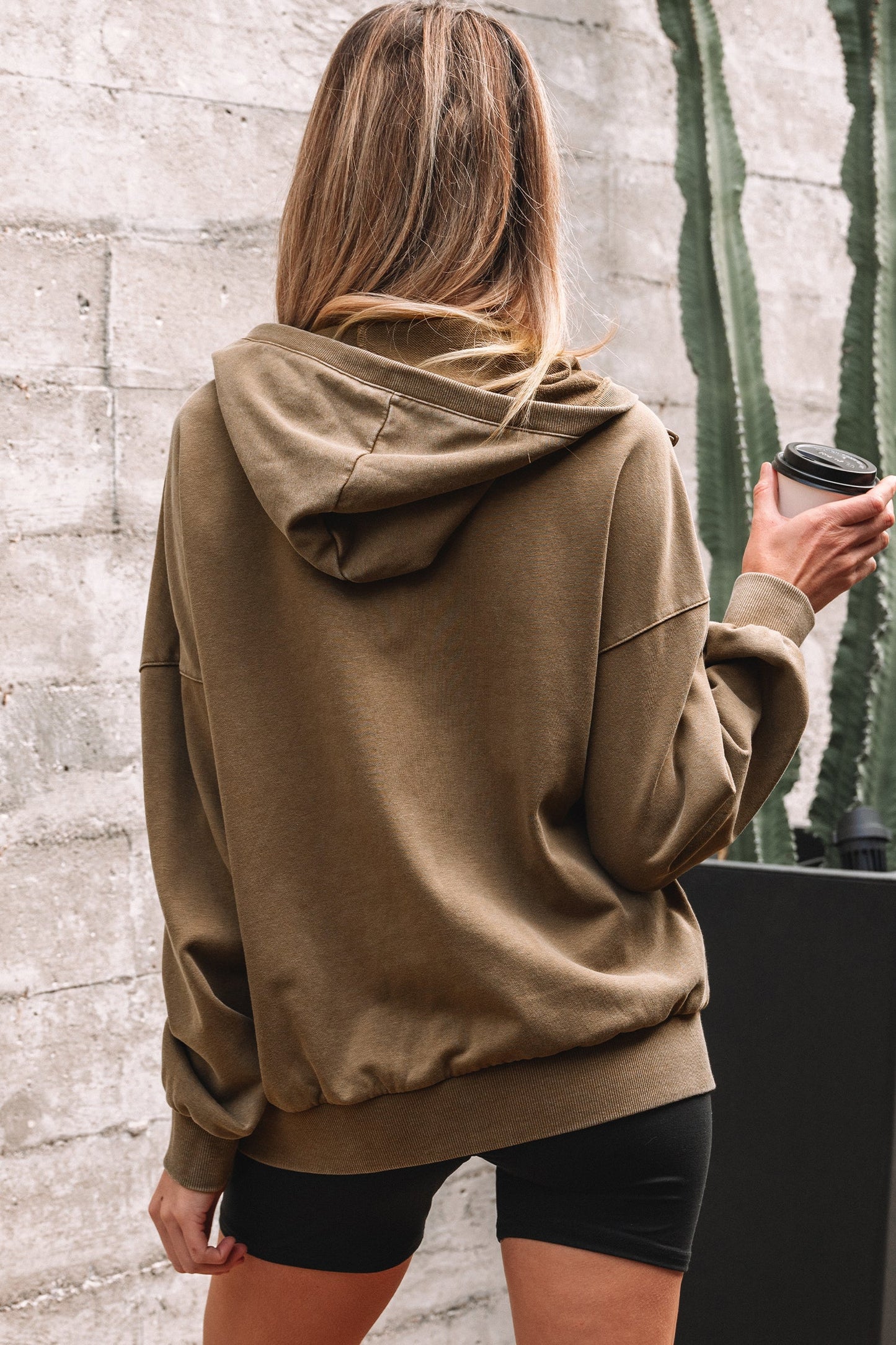 Sudadera con capucha holgada de lavado mineral con medio cierre y bolsillo canguro, negra
