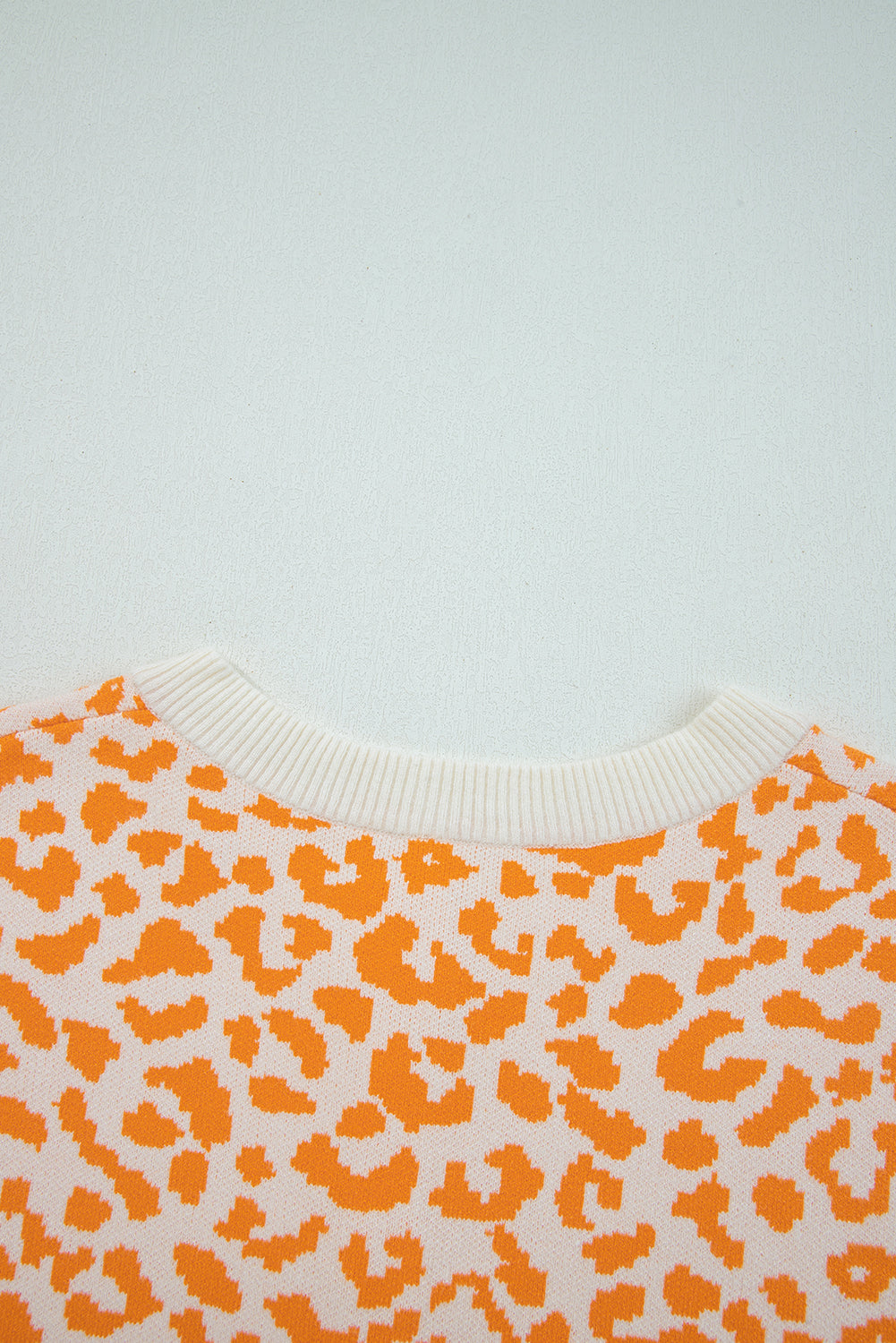 Cárdigan de punto de hombros caídos con estampado de leopardo naranja