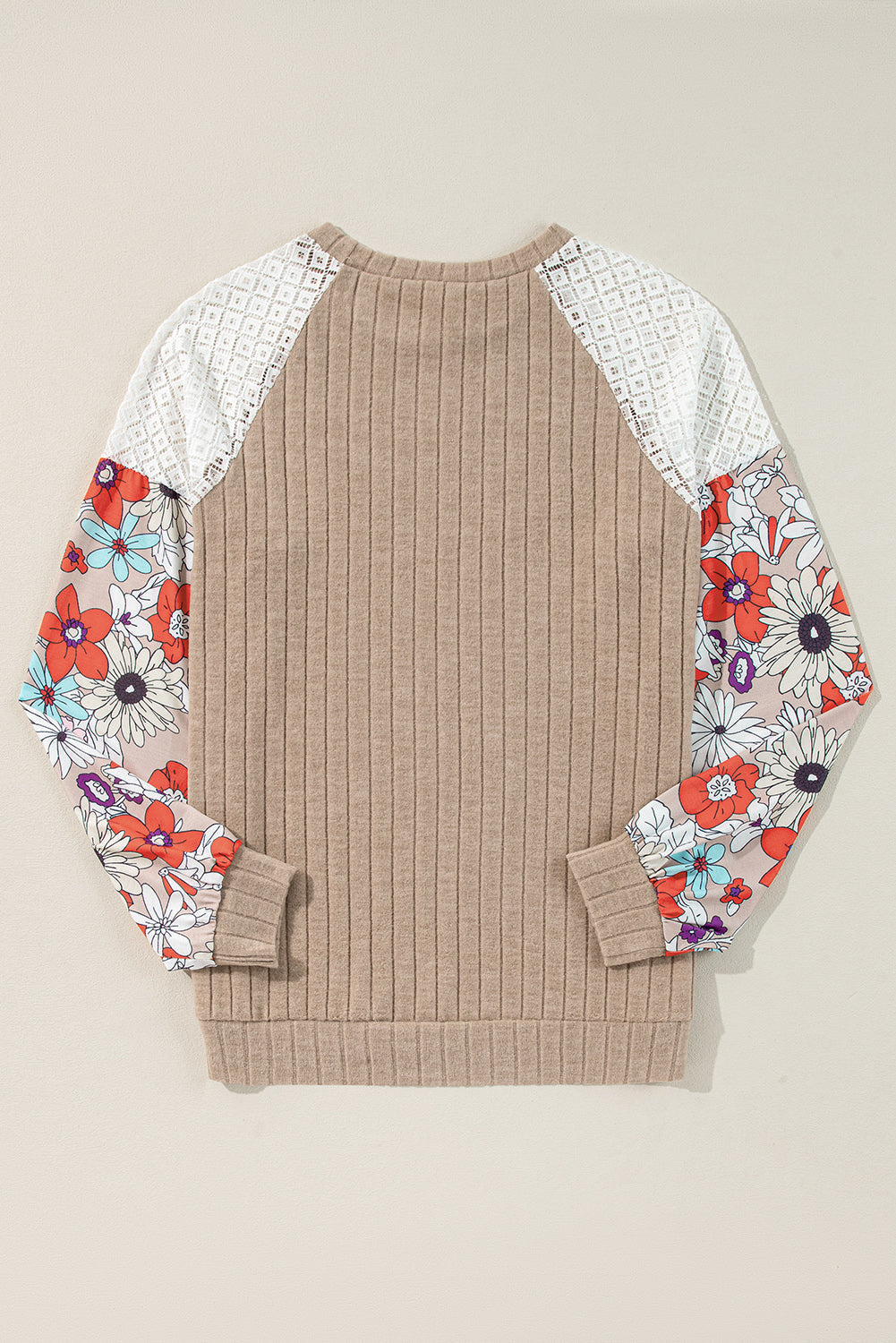 Blusa acanalada de manga larga con retazos florales pergamino