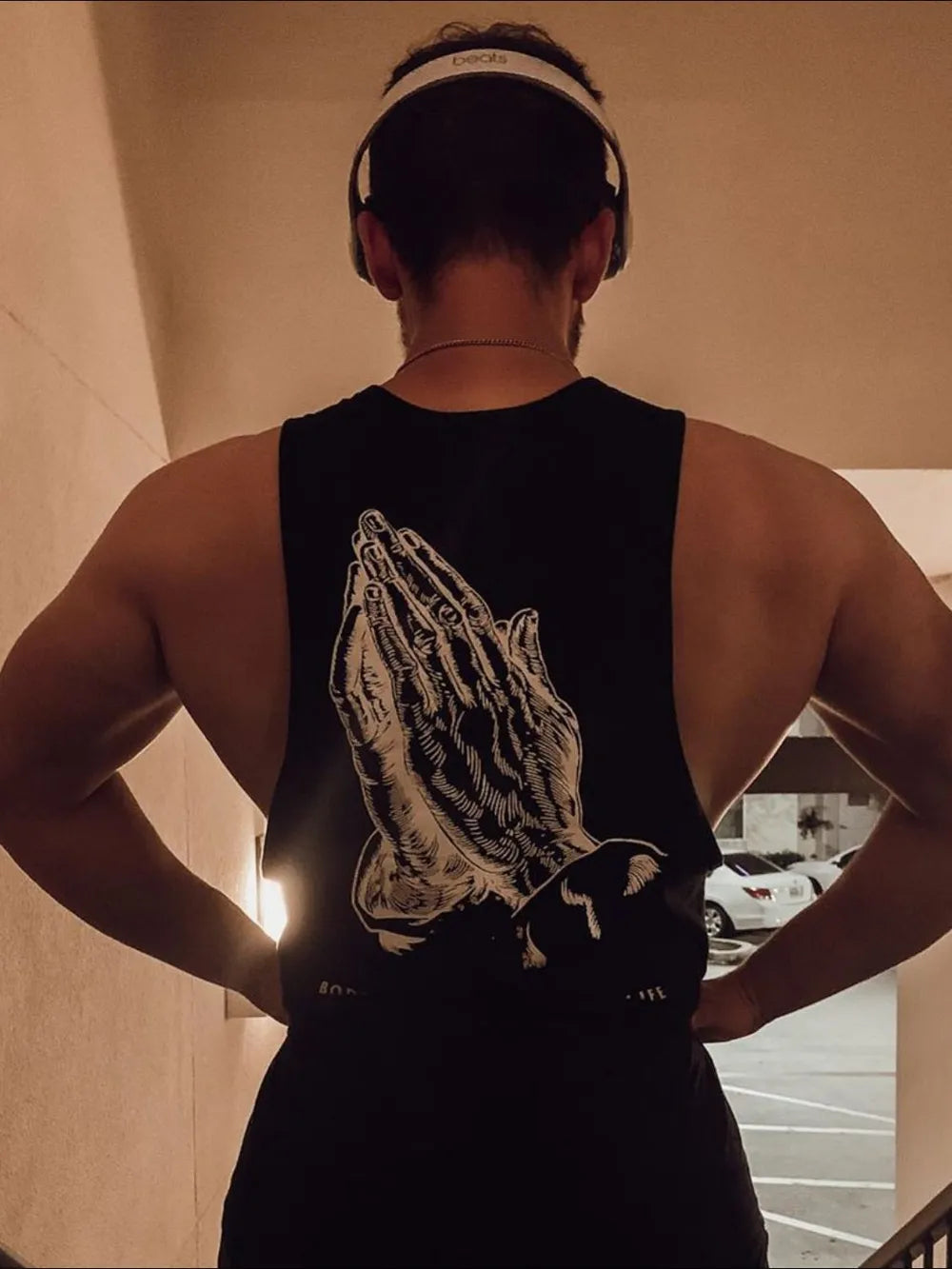Camiseta sin mangas con gráfico y cuello redondo para hombre