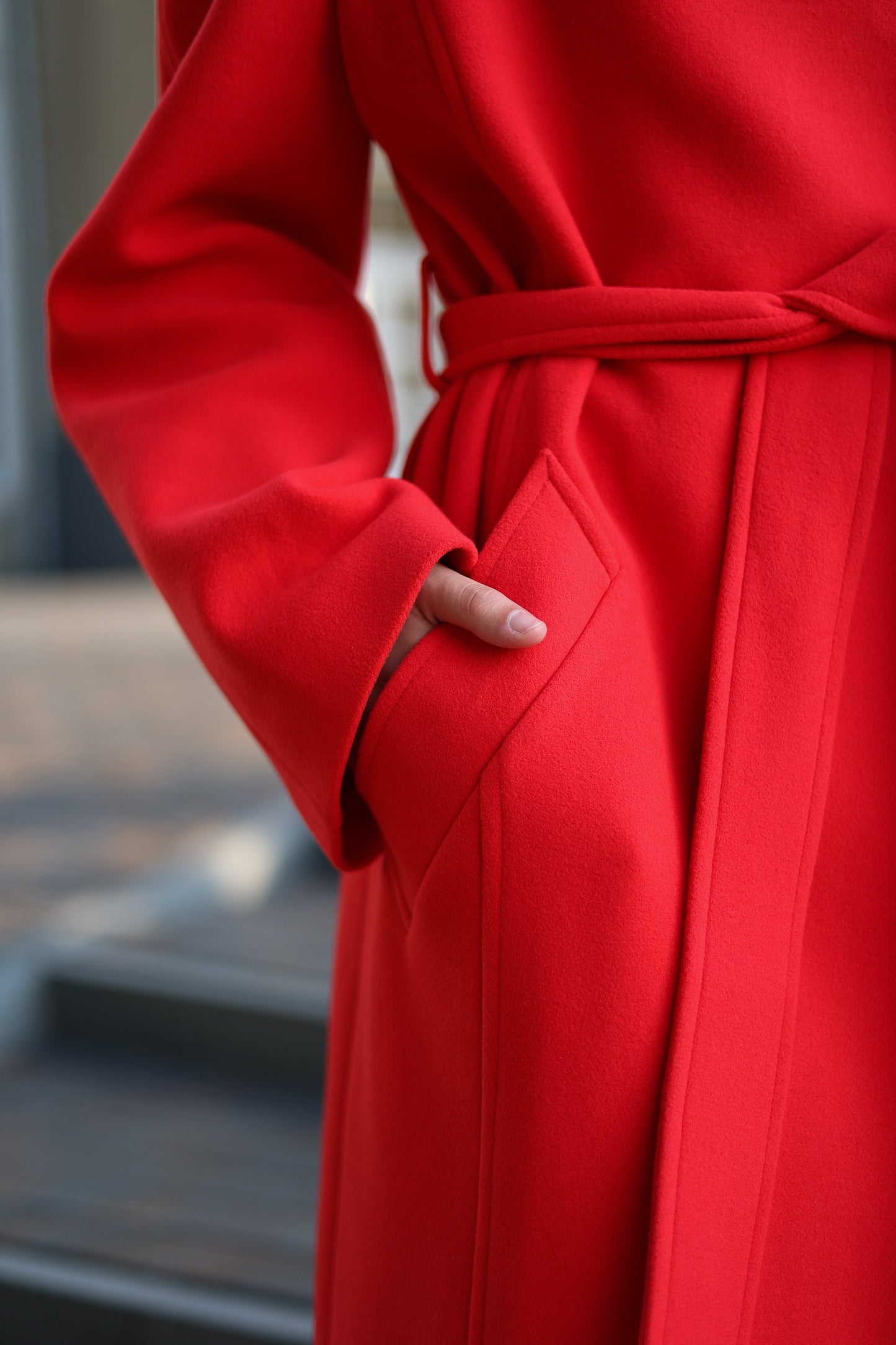 Abrigo de mezcla de lana con cuello mao en rojo