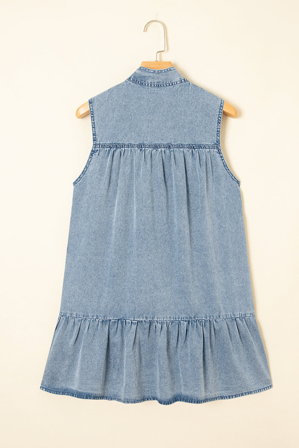 Vestido chambray sin mangas con cuello de lazo de color verde azulado y volantes