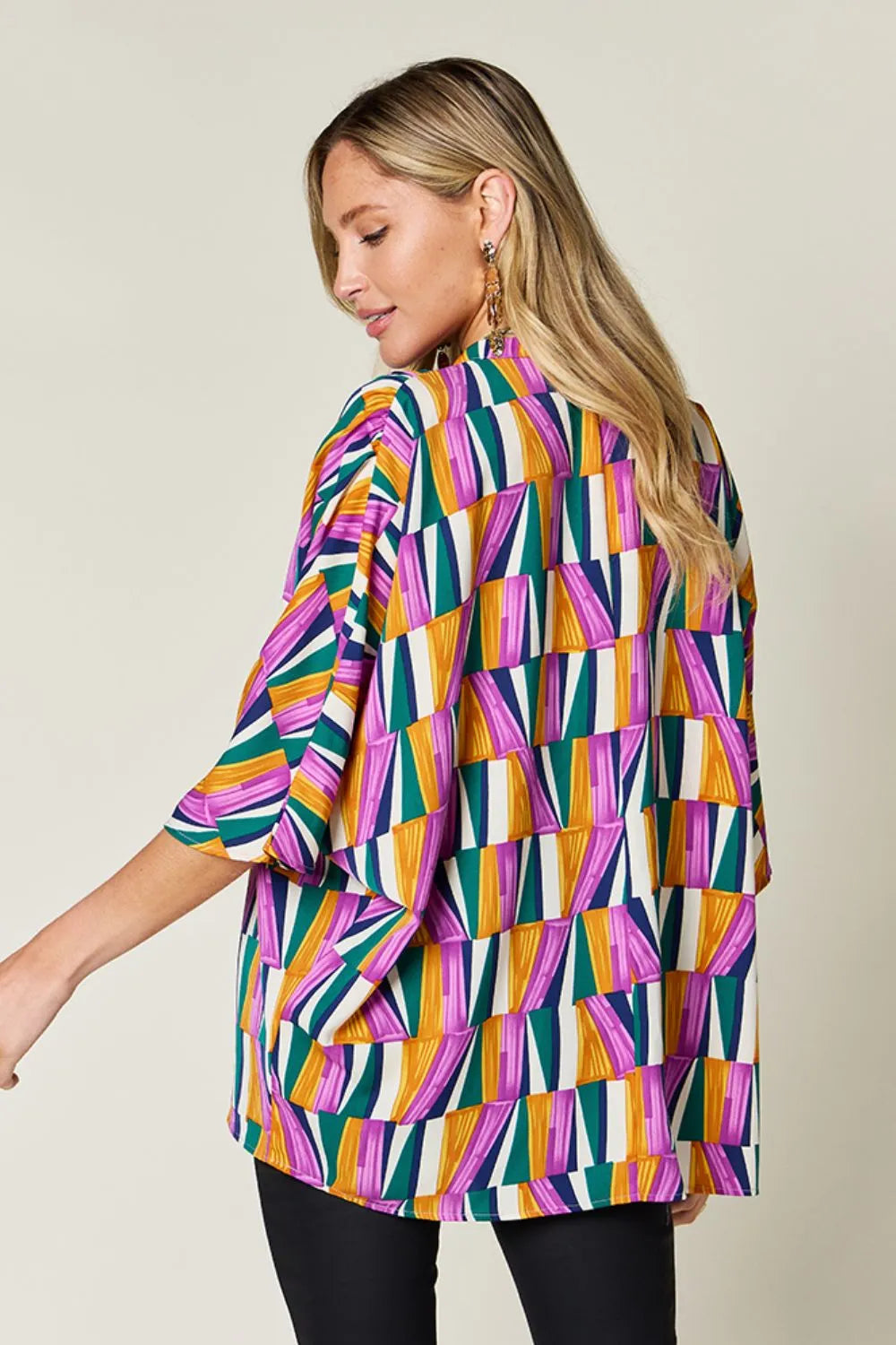 Top de manga dolman con muescas y estampado geométrico "Double Take" de talla grande