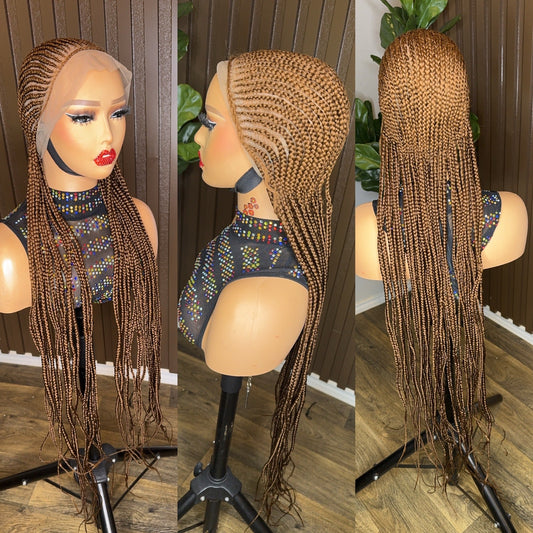 Todo el pelo hacia atrás en trenza cosida
