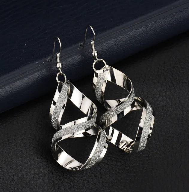 Pendientes y aretes de moda