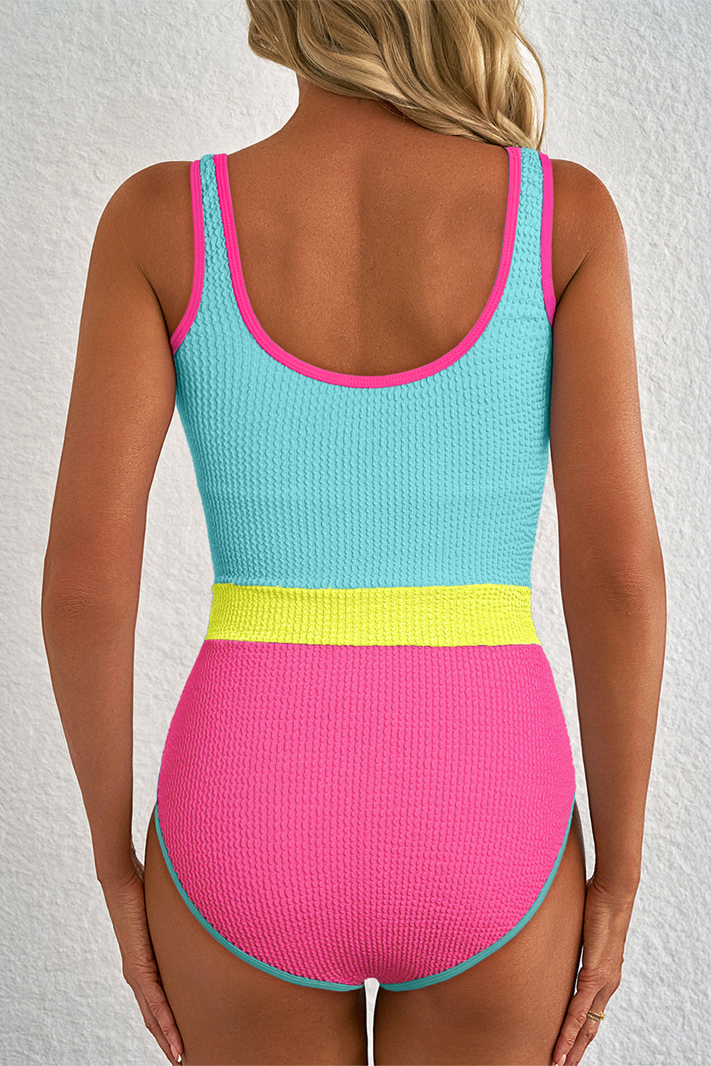 Traje de baño de una pieza con bloques de color y textura azul Islandia