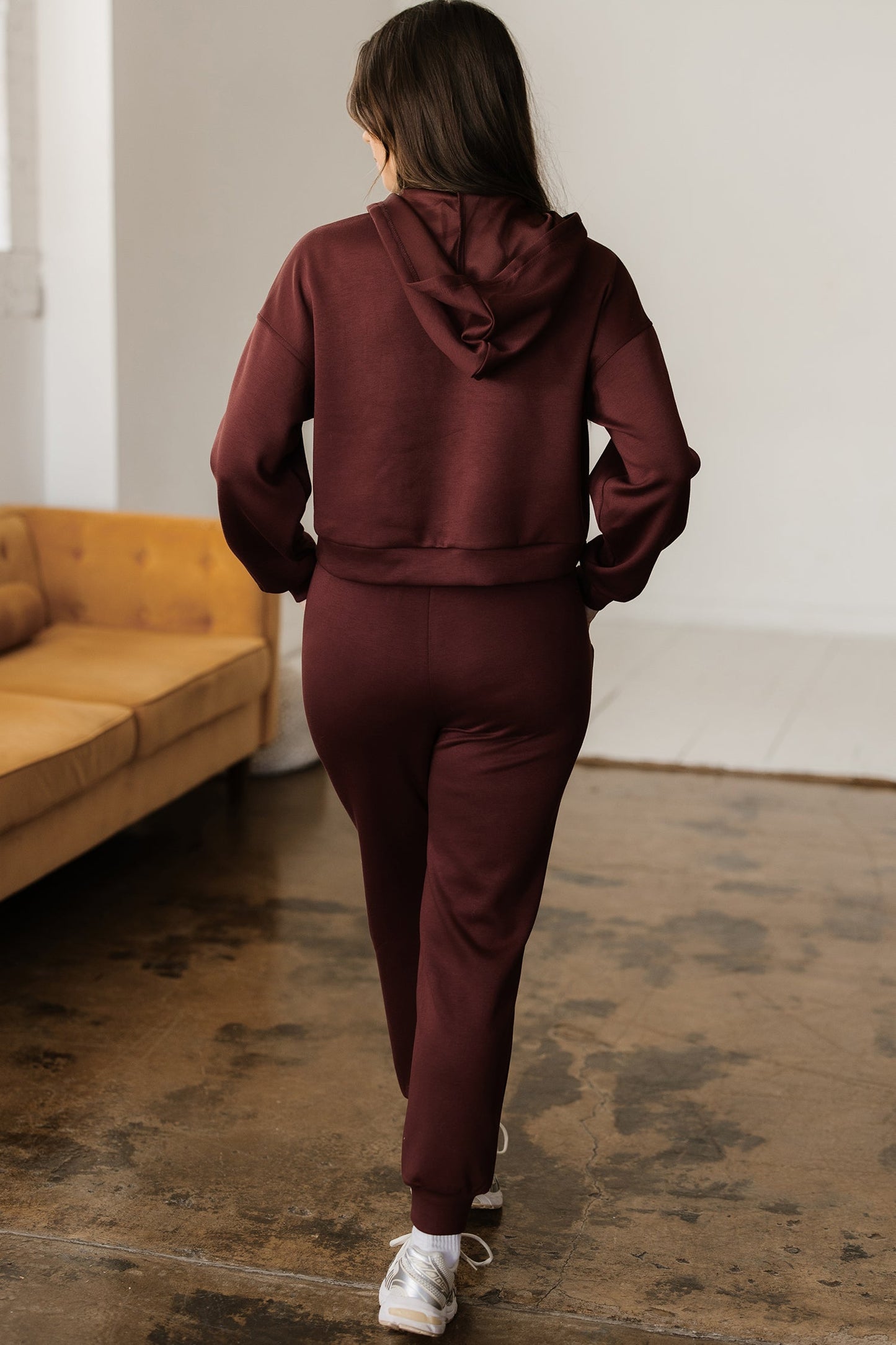 Conjunto de 2 piezas de Sudadera Corta con Capucha, Cordón, Botones y Jogger color café de achicoria