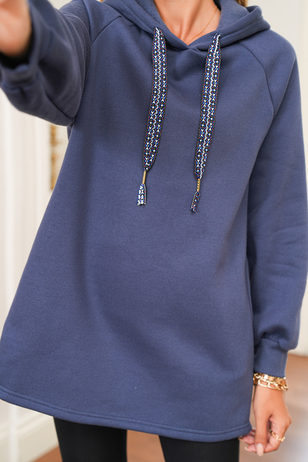 Sudadera tipo túnica con capucha con cordón y mangas raglán