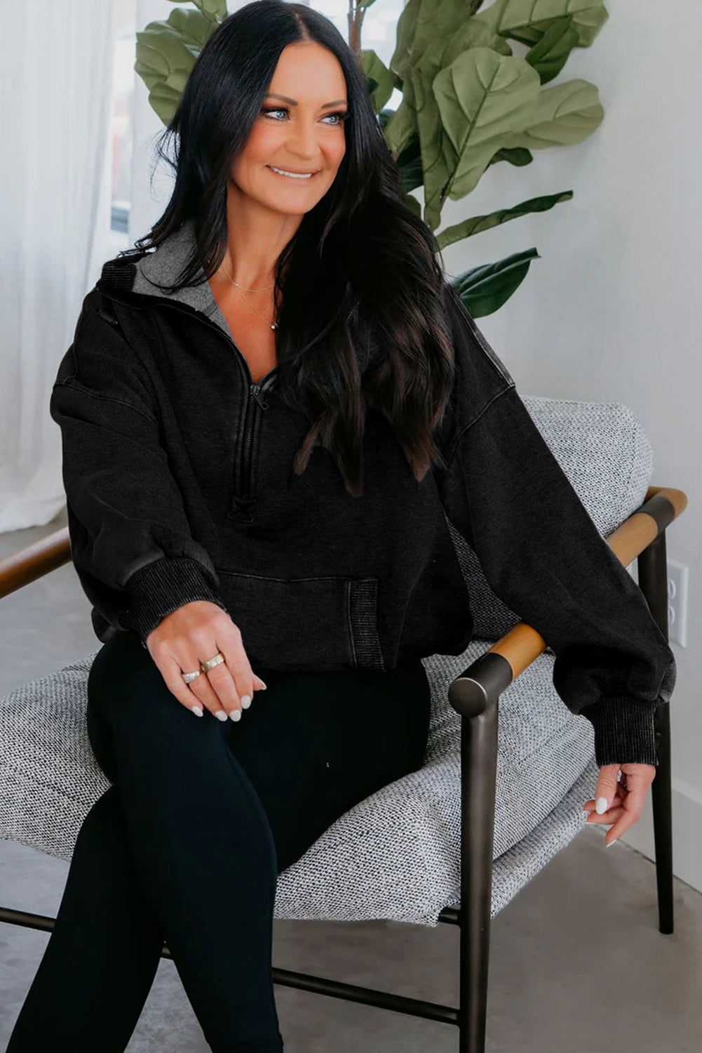 Sudadera con capucha holgada de lavado mineral con medio cierre y bolsillo canguro, negra