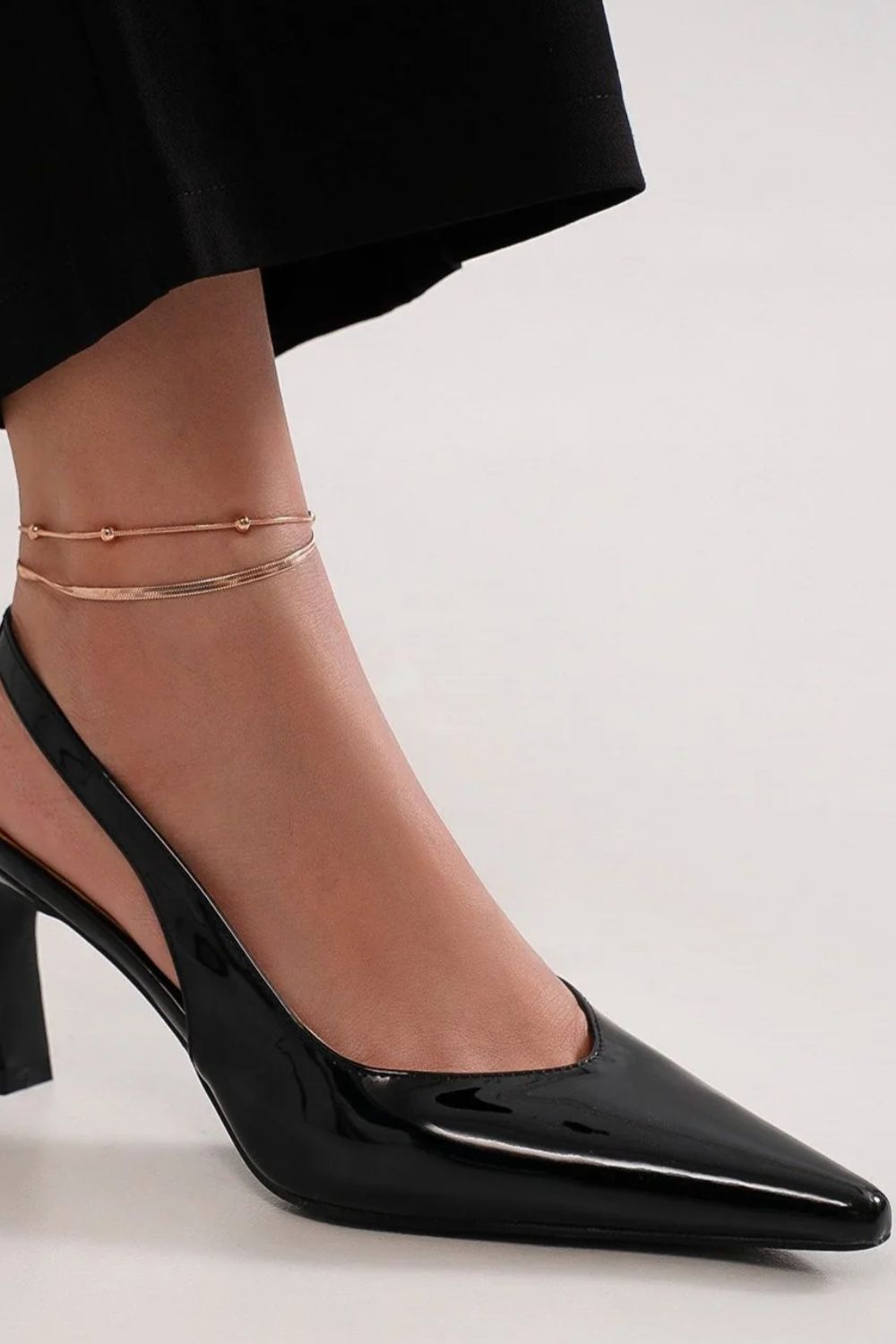 Zapatos de salón Beast Fashion con puntera en punta de imitación de cuero y pulsera trasera